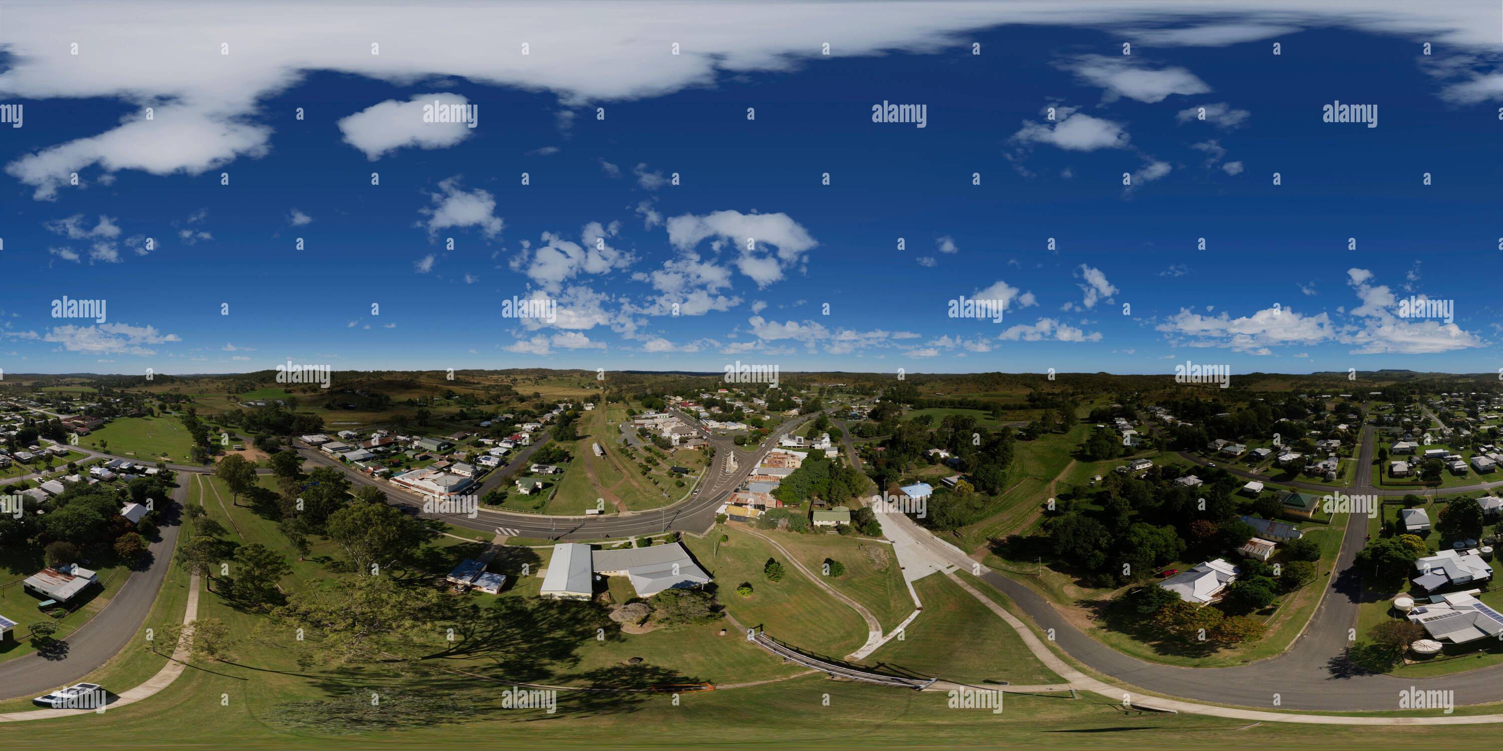 Visualizzazione panoramica a 360 gradi di Panorama aereo a 360° del piccolo villaggio regionale South Burnett di Goomeri Queensland Australia