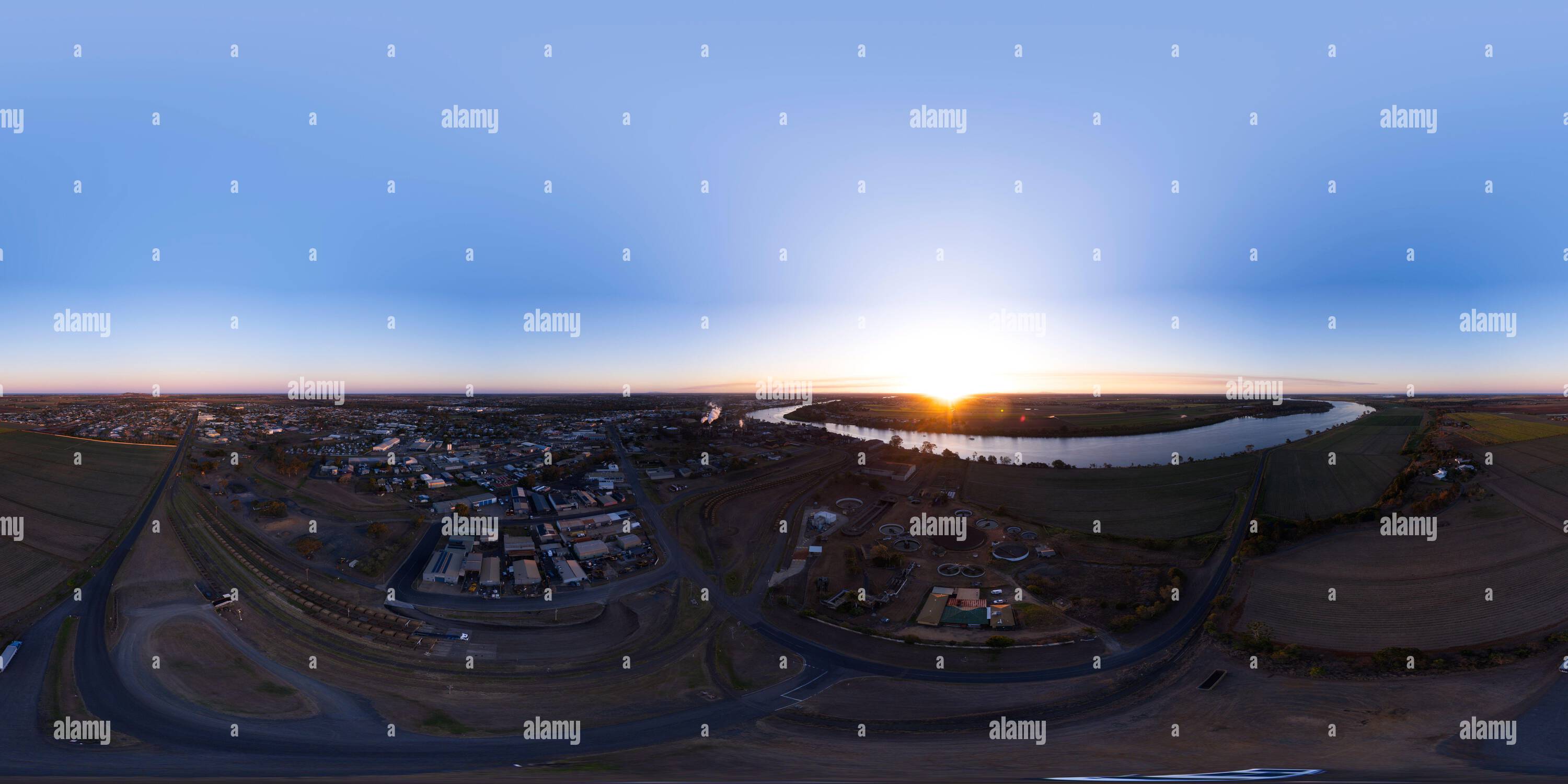 Visualizzazione panoramica a 360 gradi di Panorama aereo a 360° della distilleria di rum di Bundaberg sulle rive del fiume Burnett Bundaberg Queensland Australia