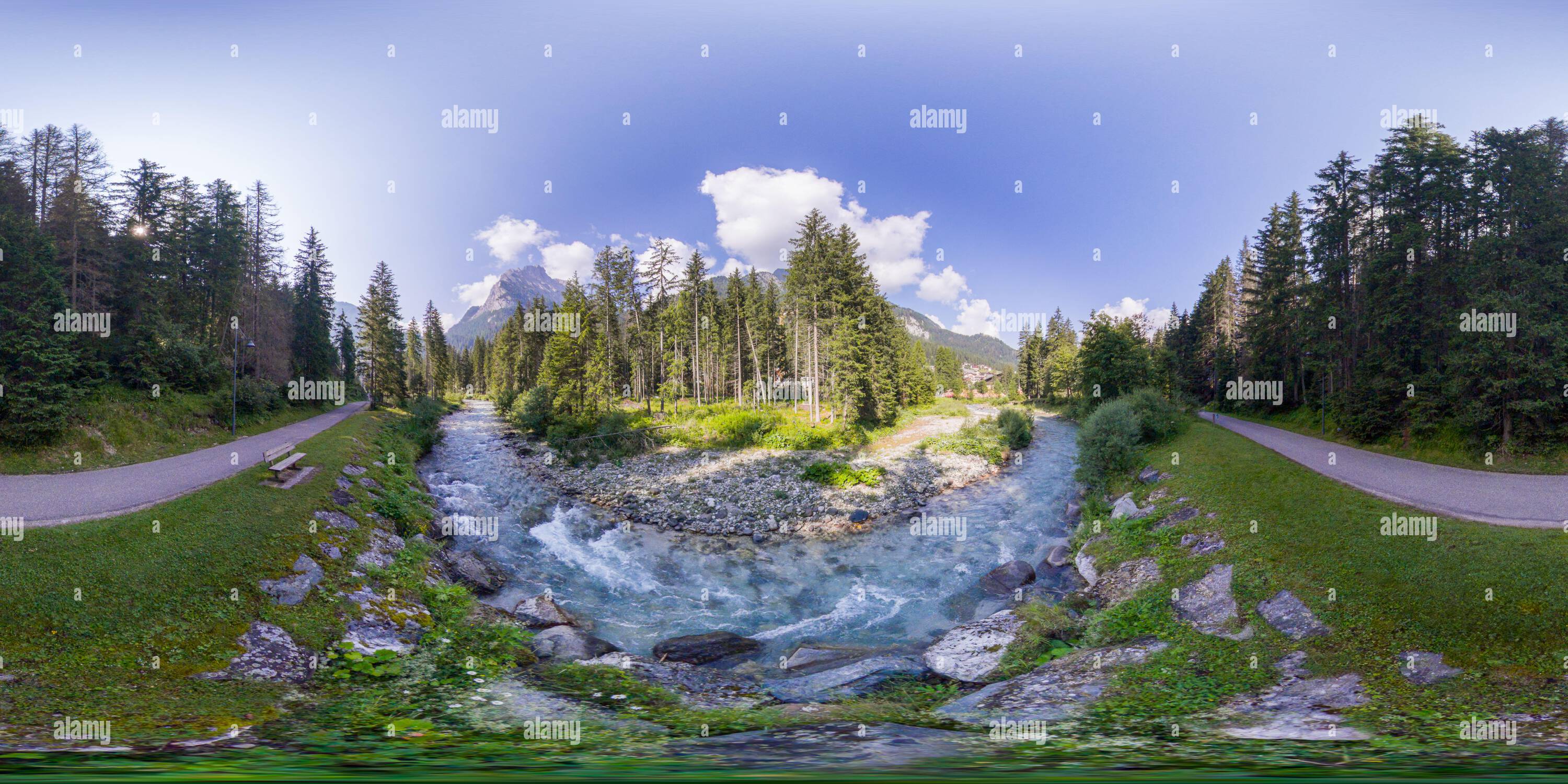 Visualizzazione panoramica a 360 gradi di Torrente Avisio - Val di Fassa - Italia - foto a 360 gradi