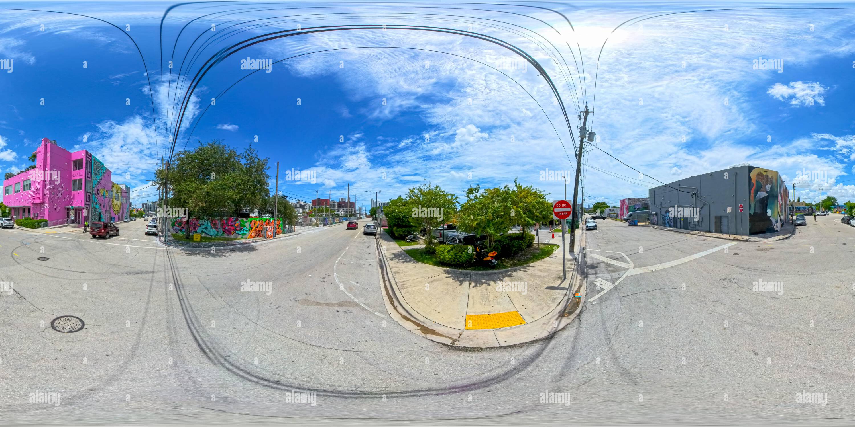 Visualizzazione panoramica a 360 gradi di Miami, Florida, Stati Uniti - 25 agosto 2024: 2024 destinazione estiva Wynwood Miami