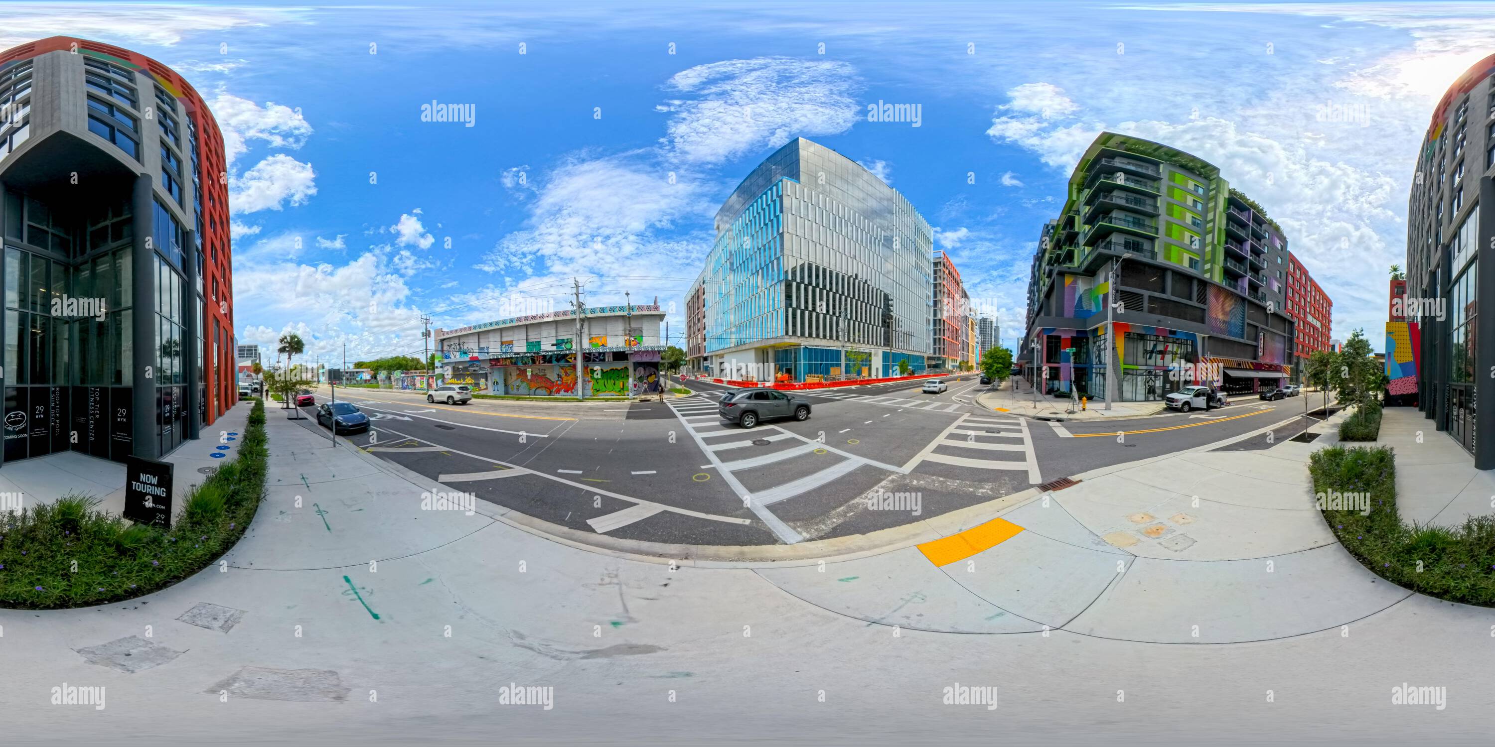 Visualizzazione panoramica a 360 gradi di Miami, FL, Stati Uniti - 25 agosto 2024: 360 VR foto edifici residenziali Wynwood Miami