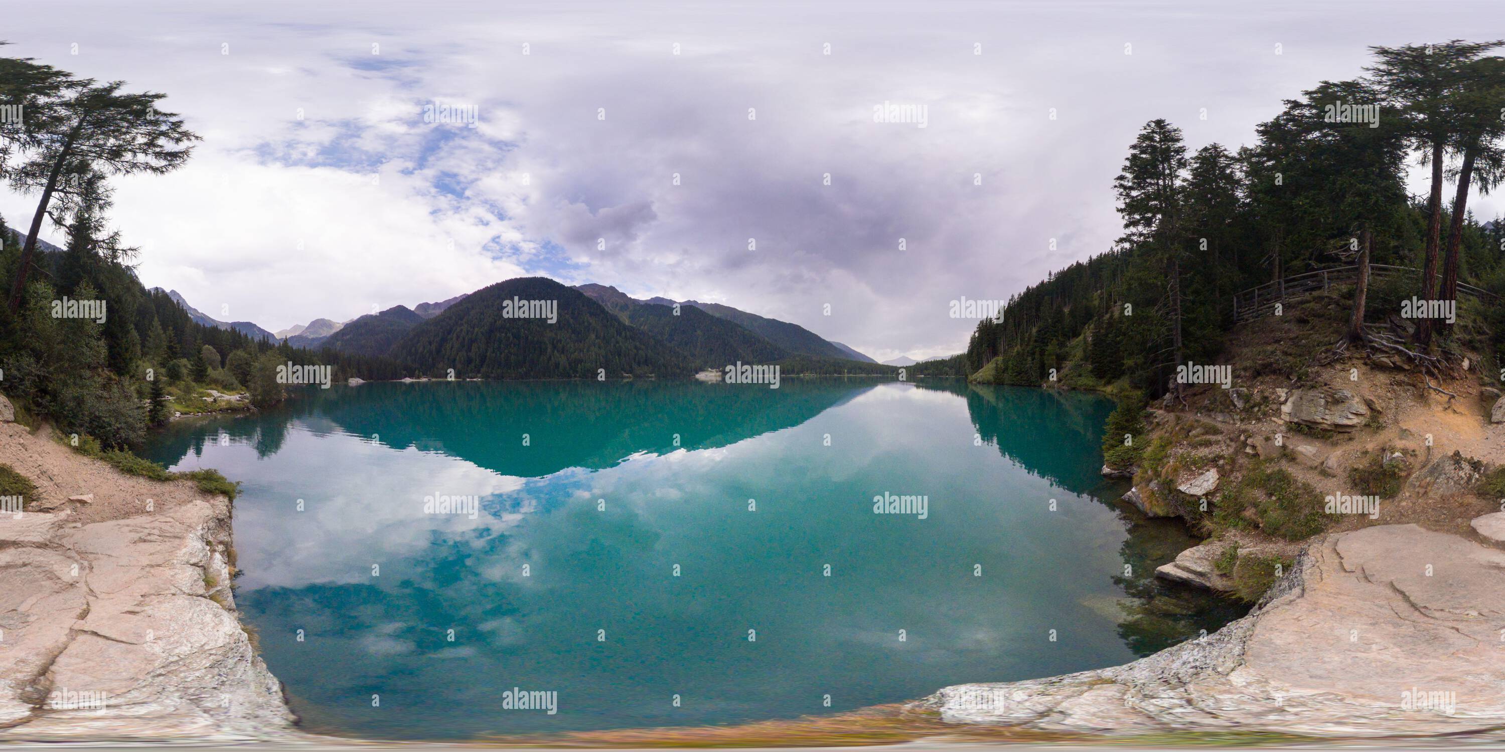 Visualizzazione panoramica a 360 gradi di Vista sul lago di Anterselva - Italia - foto a 360 gradi