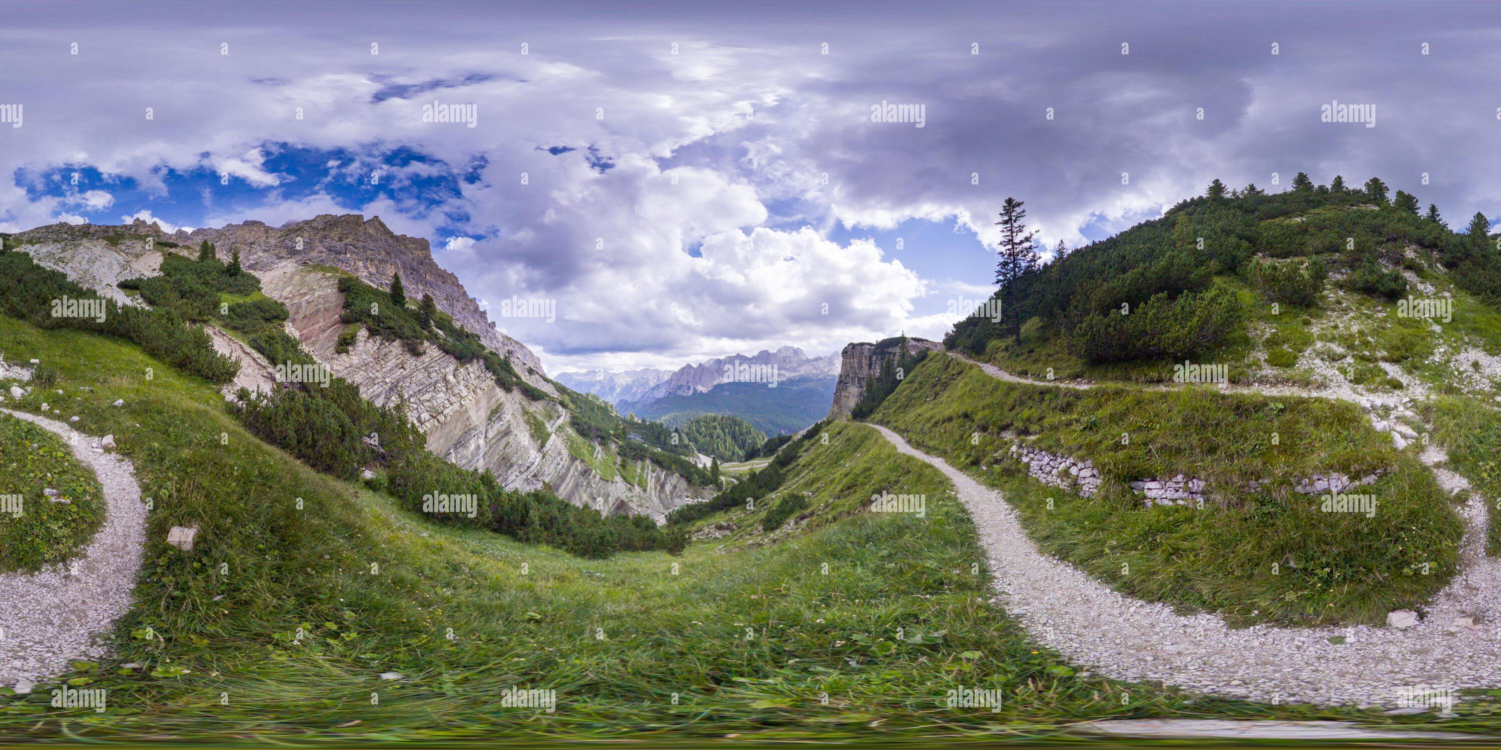 Visualizzazione panoramica a 360 gradi di Vista da escursioni vicino al monte cristallo - Italia - foto a 360 gradi