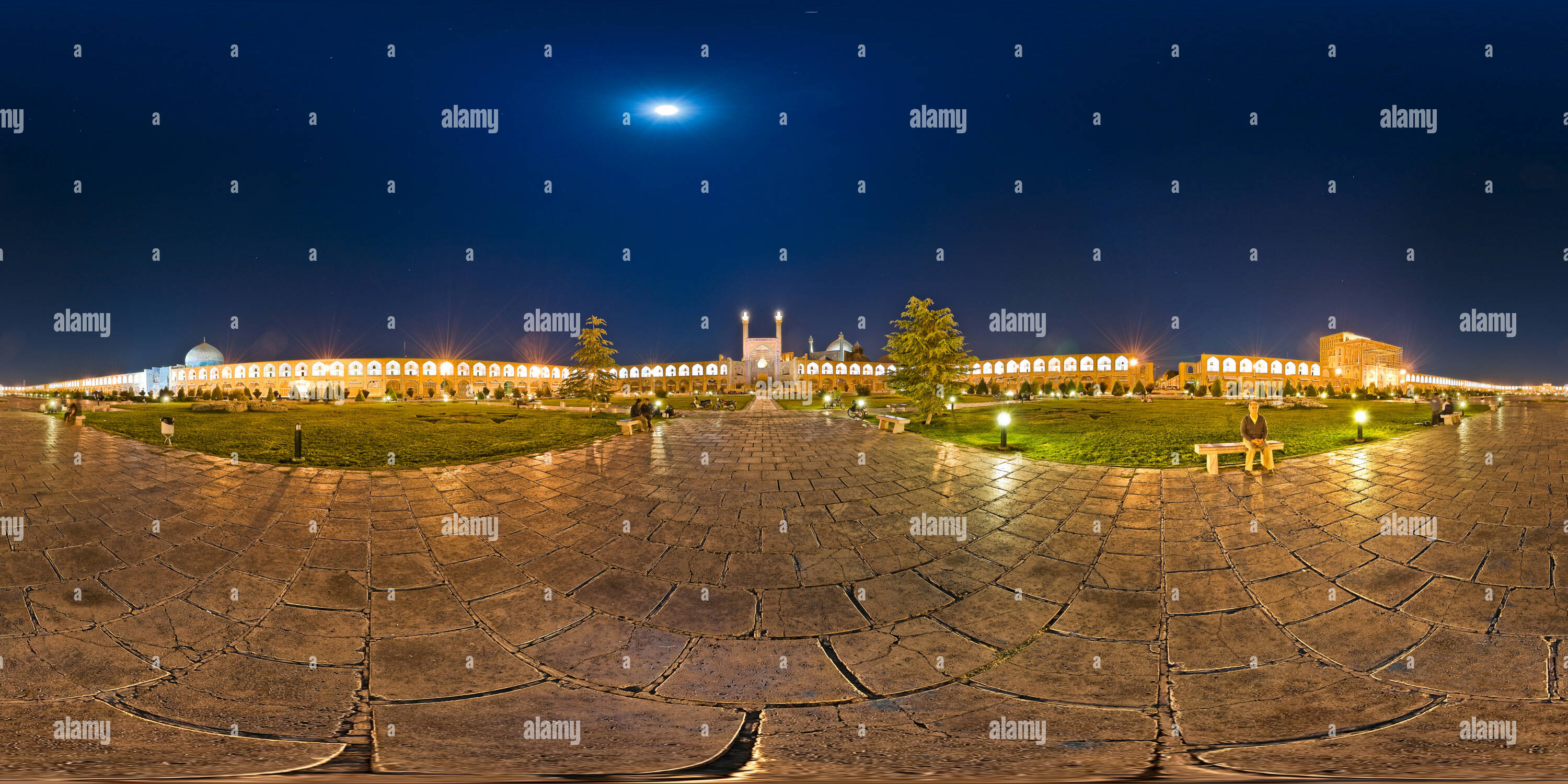 Visualizzazione panoramica a 360 gradi di Luna piena al Naqshe JAHAN Piazza