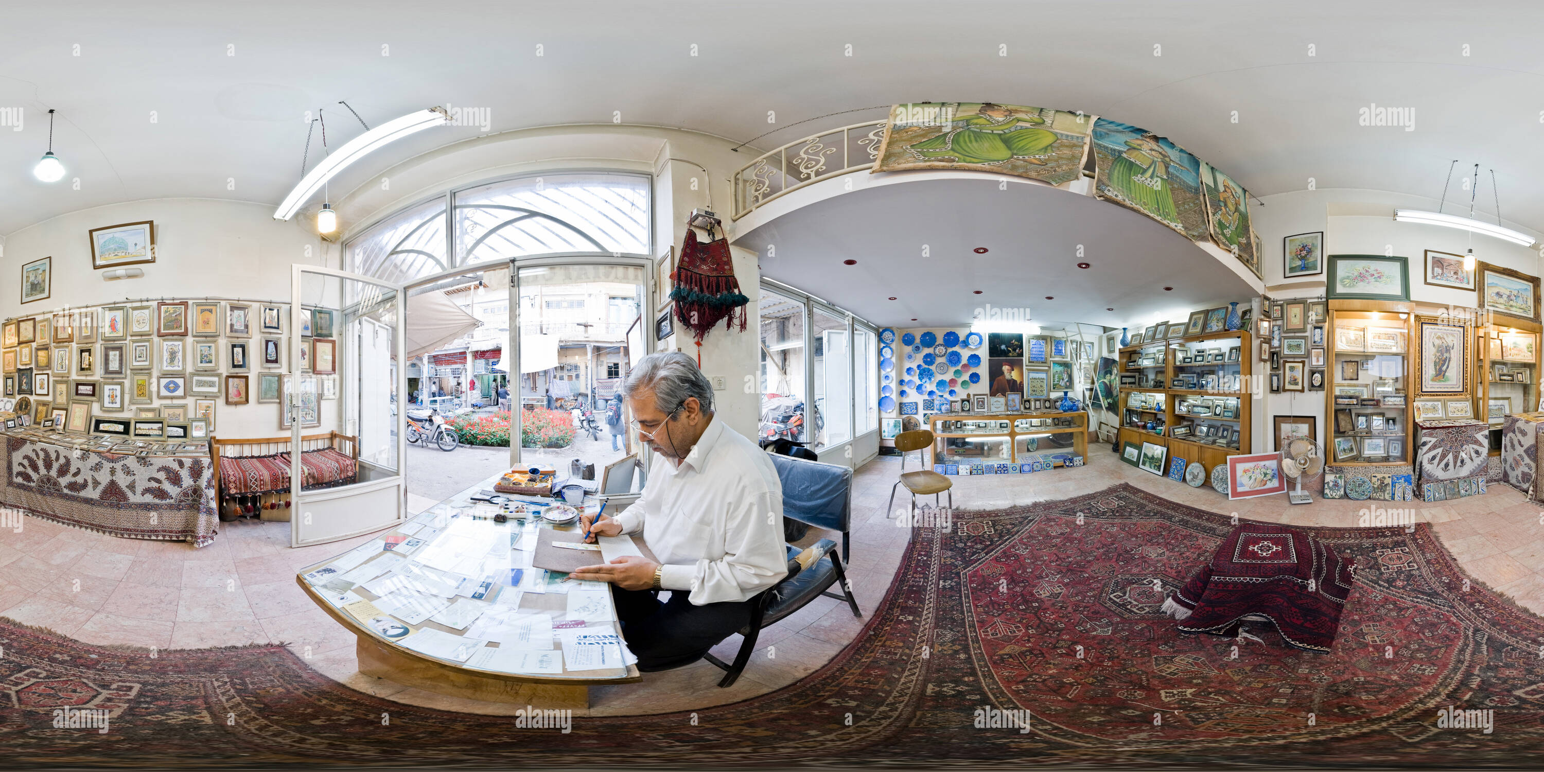 Visualizzazione panoramica a 360 gradi di Un famoso Isfahani calligrafo