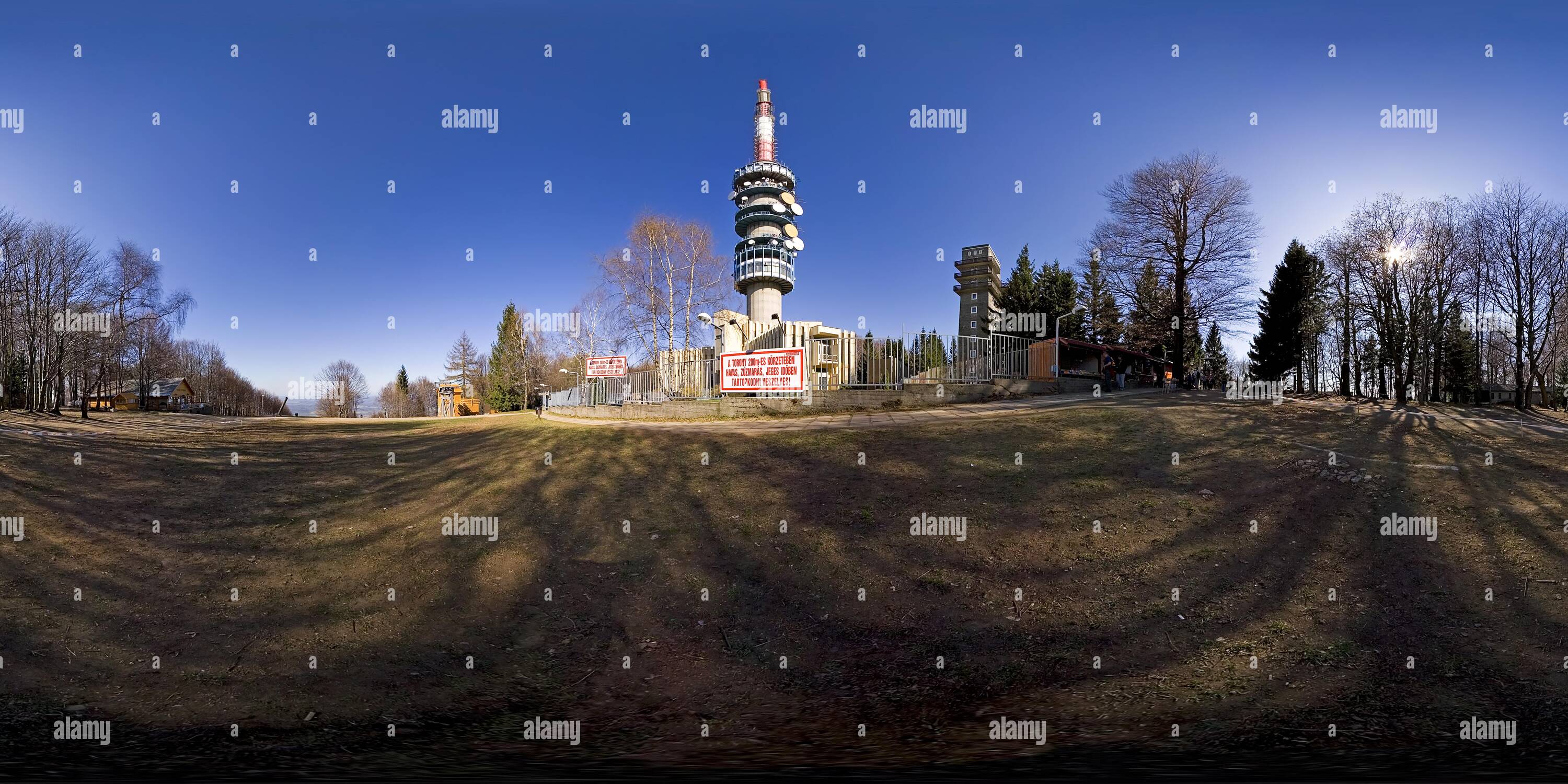 Visualizzazione panoramica a 360 gradi di Televisione-torre di radiodiffusione