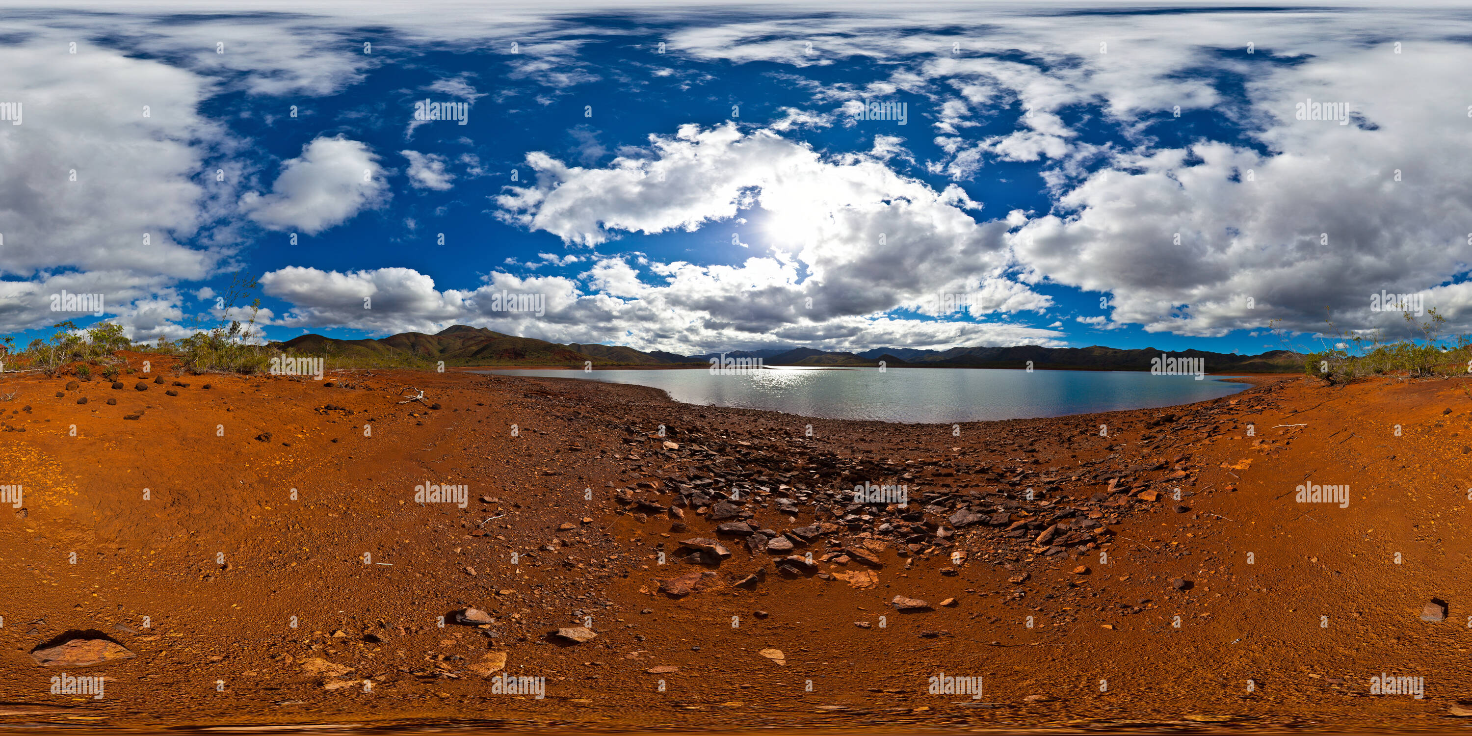 Visualizzazione panoramica a 360 gradi di Yate Lago - Blue River Provincial Park