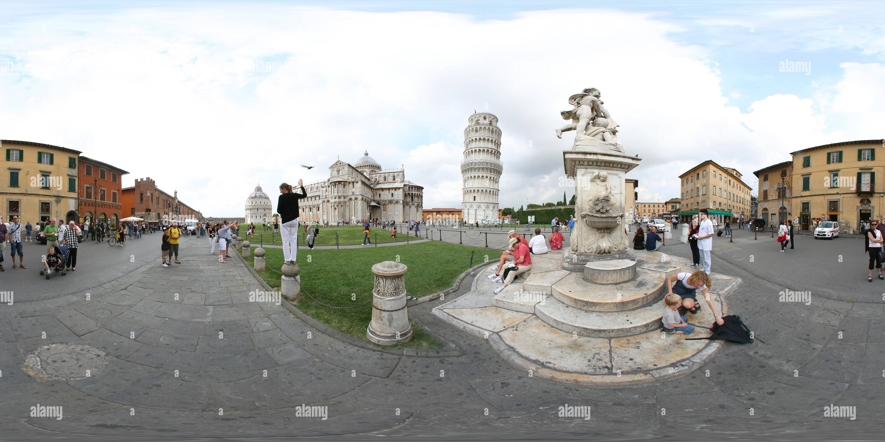 Visualizzazione panoramica a 360 gradi di La Piazza dei Miracoli a Pisa, Italia