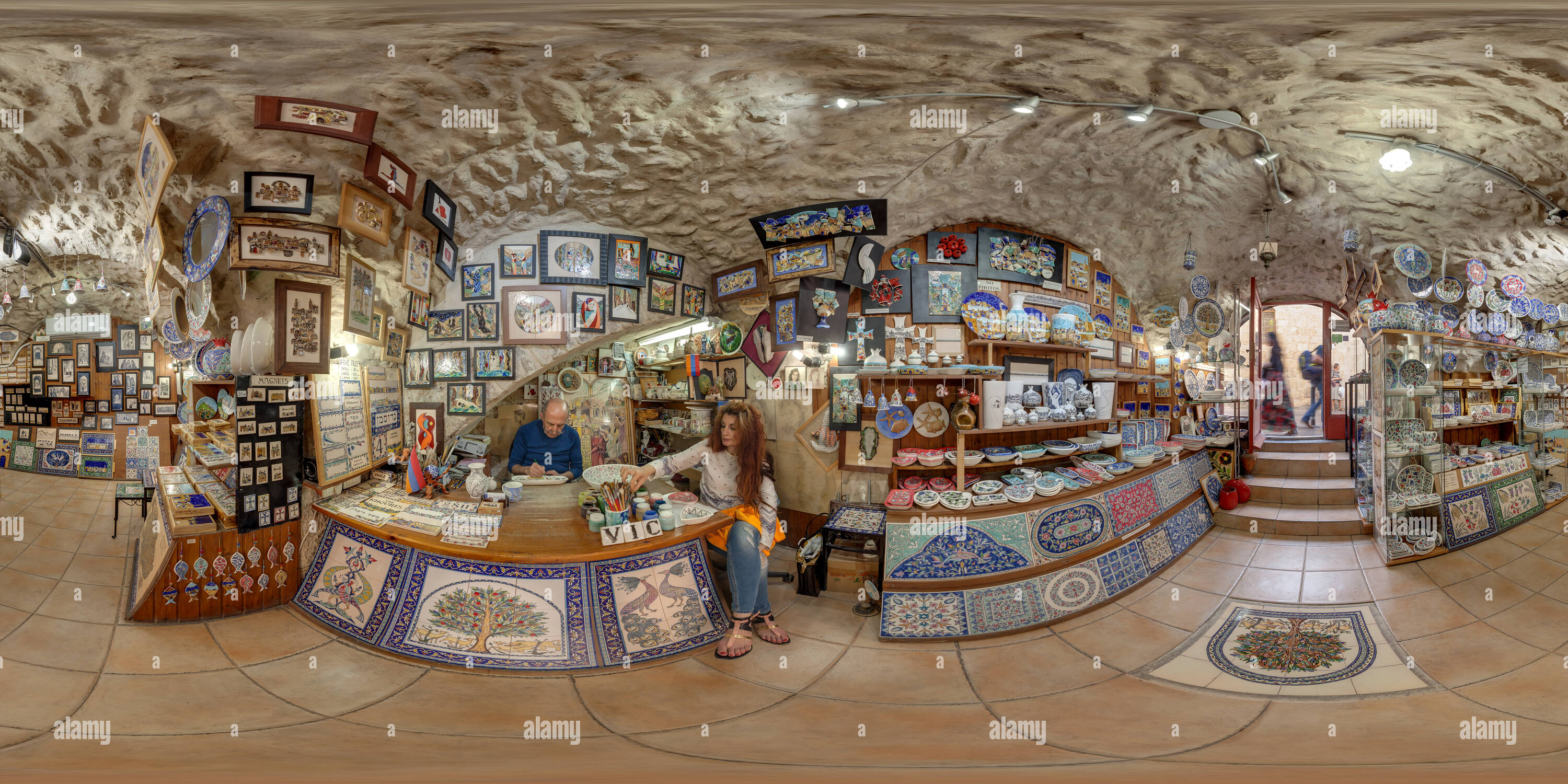 Visualizzazione panoramica a 360 gradi di Arte Ceramica Studio nel Quartiere Armeno, la Città Vecchia di Gerusalemme. Israele.