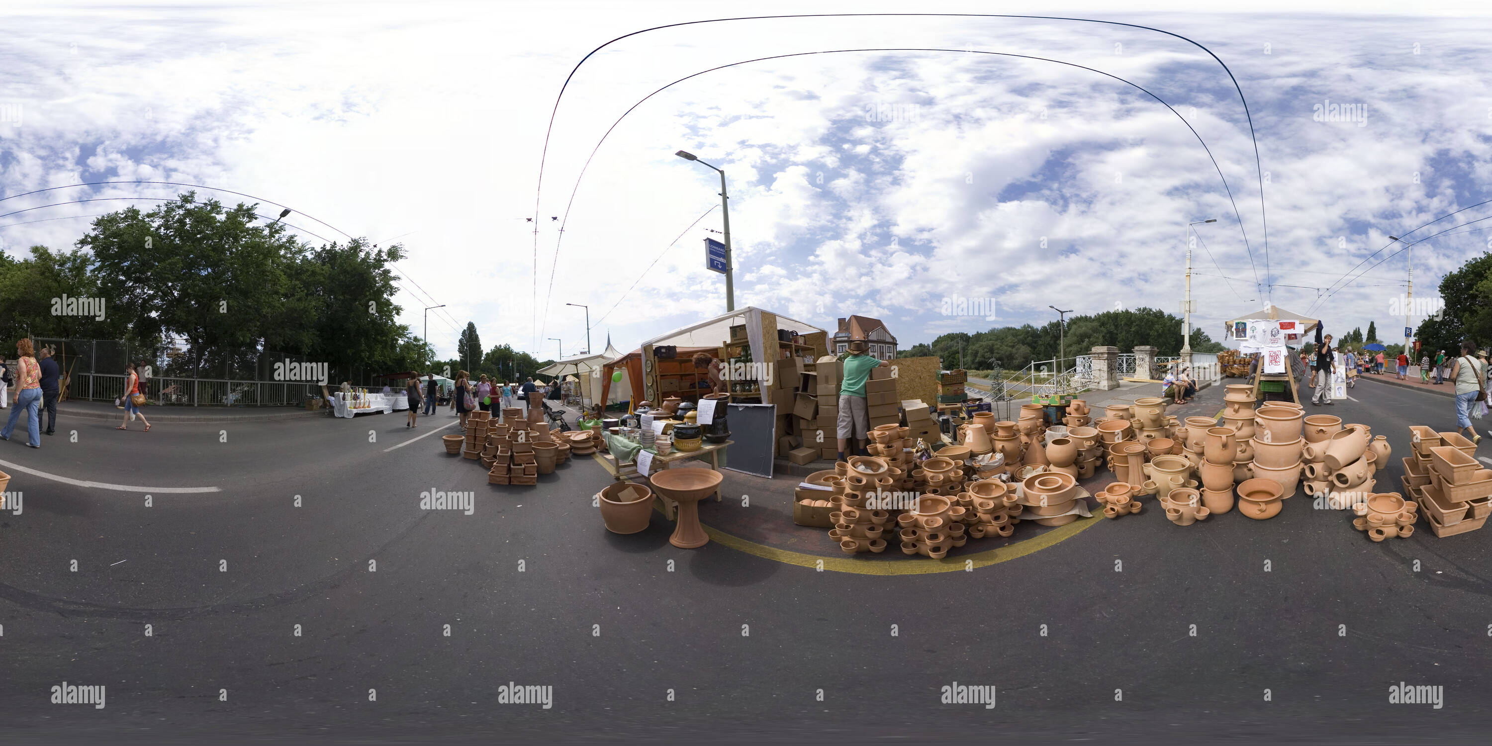 Visualizzazione panoramica a 360 gradi di Il giorno di Szeged - Ponte fair - fornitore di terracotta