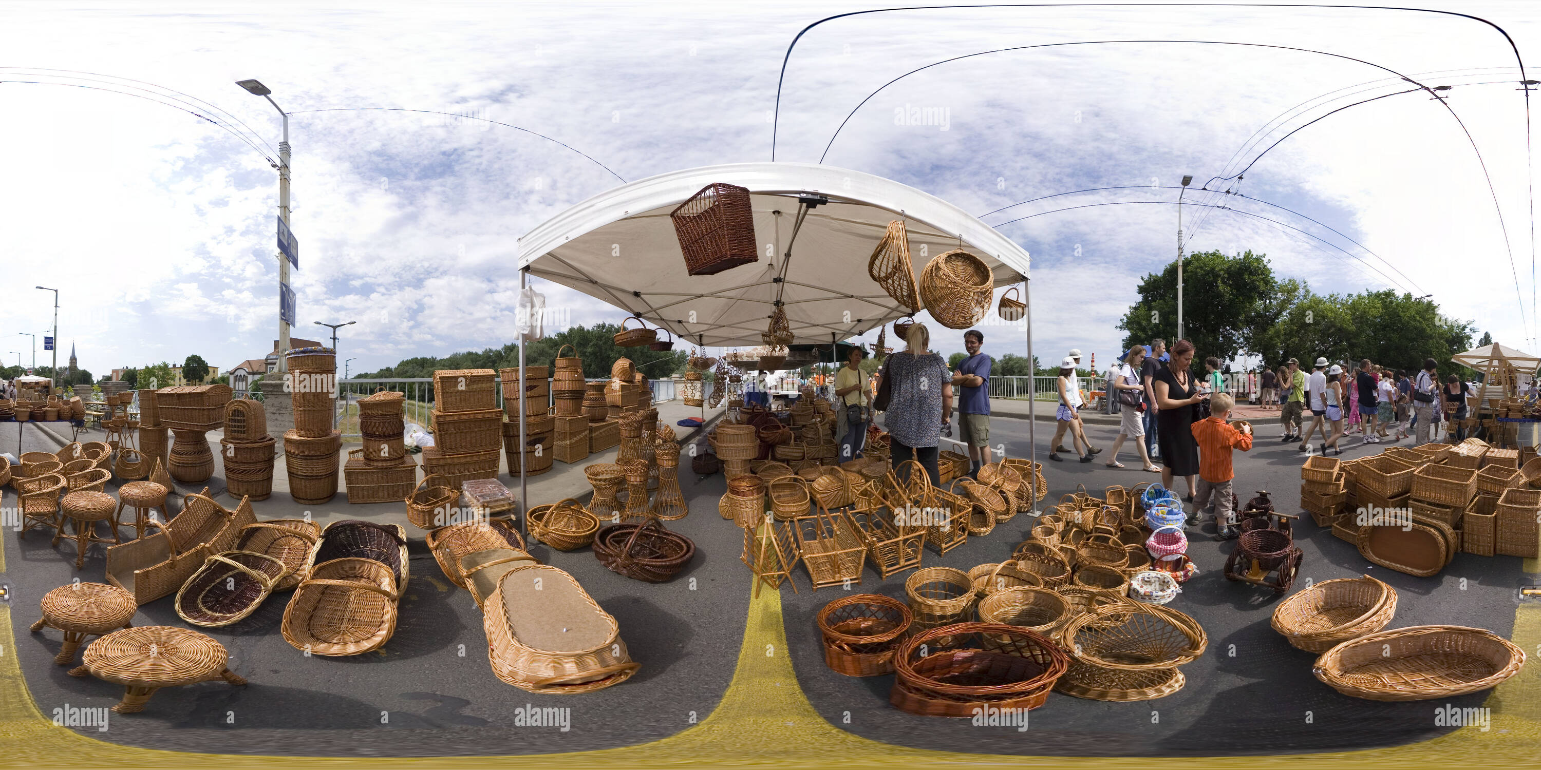 Visualizzazione panoramica a 360 gradi di Il giorno di Szeged - Ponte fiera - cesto di vimini vendor