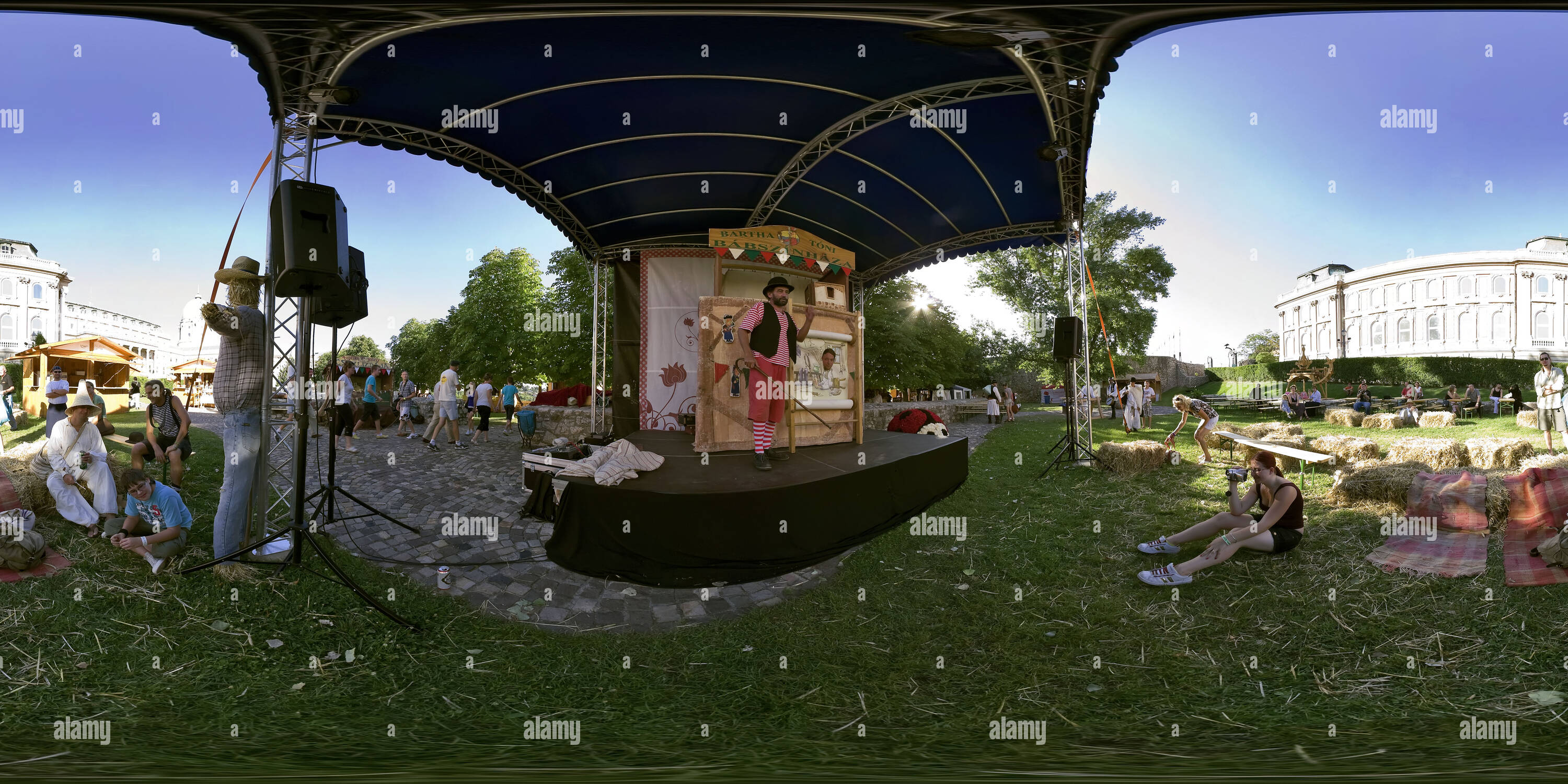 Visualizzazione panoramica a 360 gradi di HungaroringFEST - Hungaro Village - Clown per bambini programma