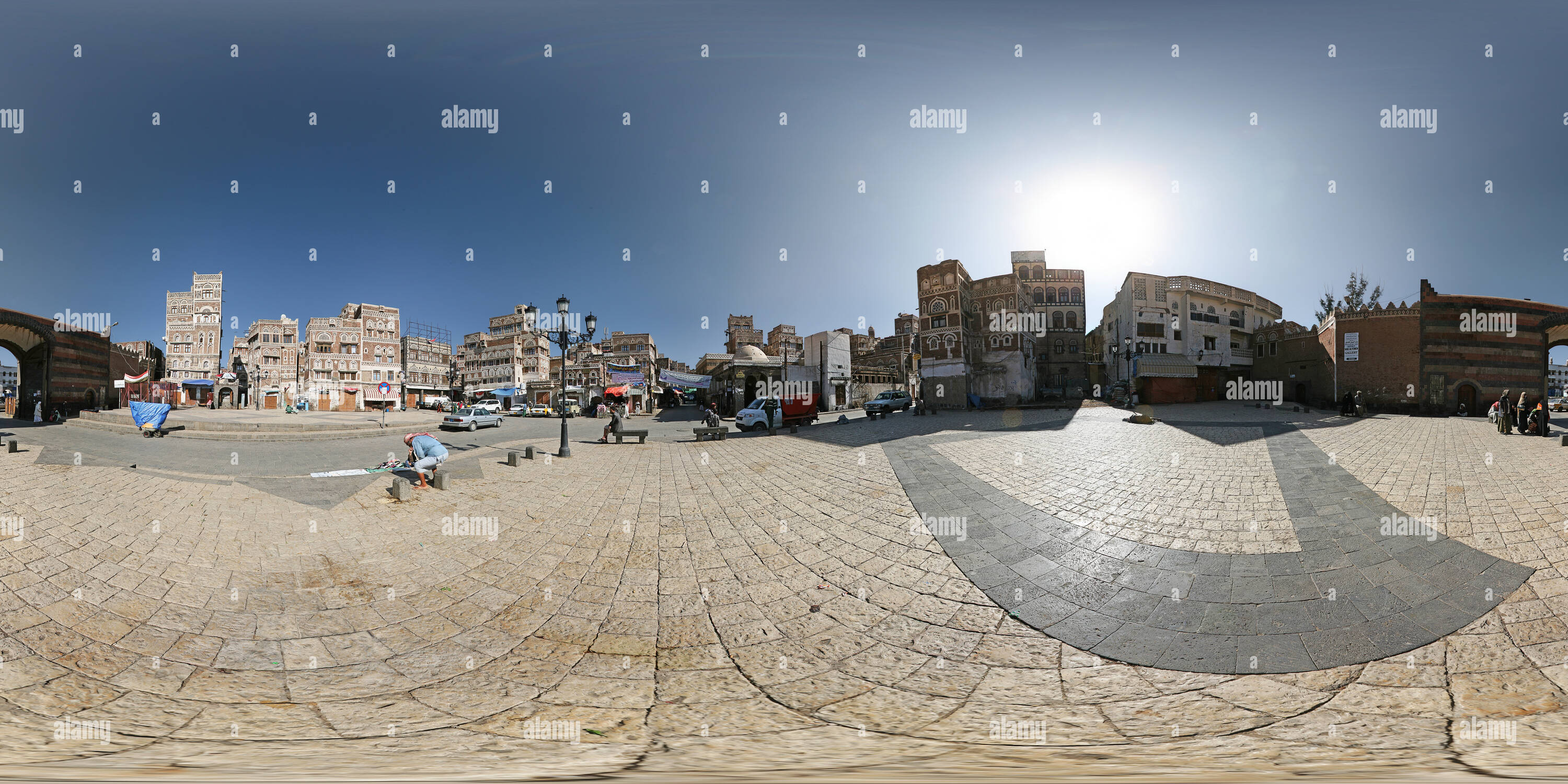 Visualizzazione panoramica a 360 gradi di Quadrato con porta Bab al-Yaman a Sanaa - Yemen