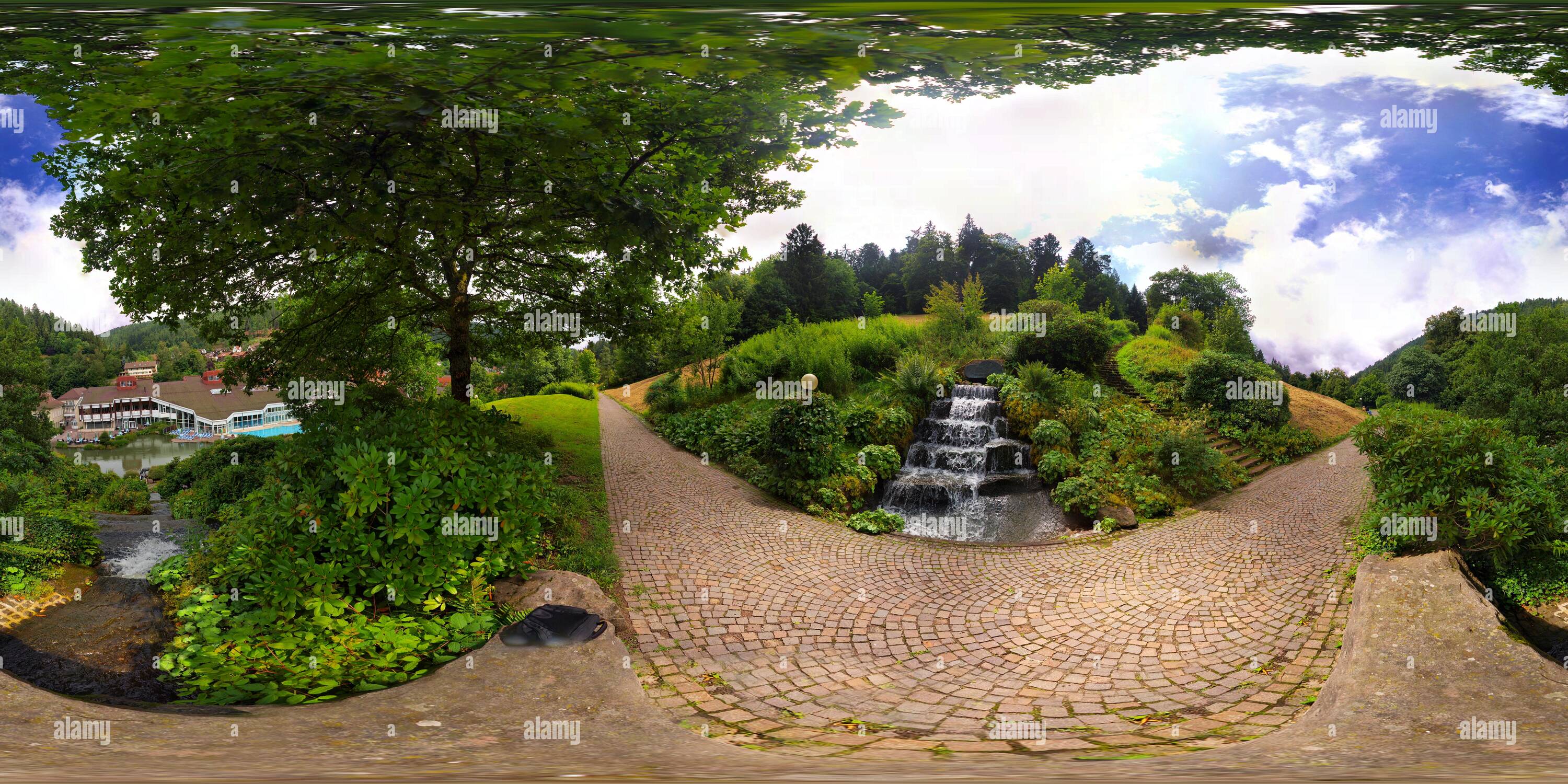 Visualizzazione panoramica a 360 gradi di Bad Teinach resort visto da una collina