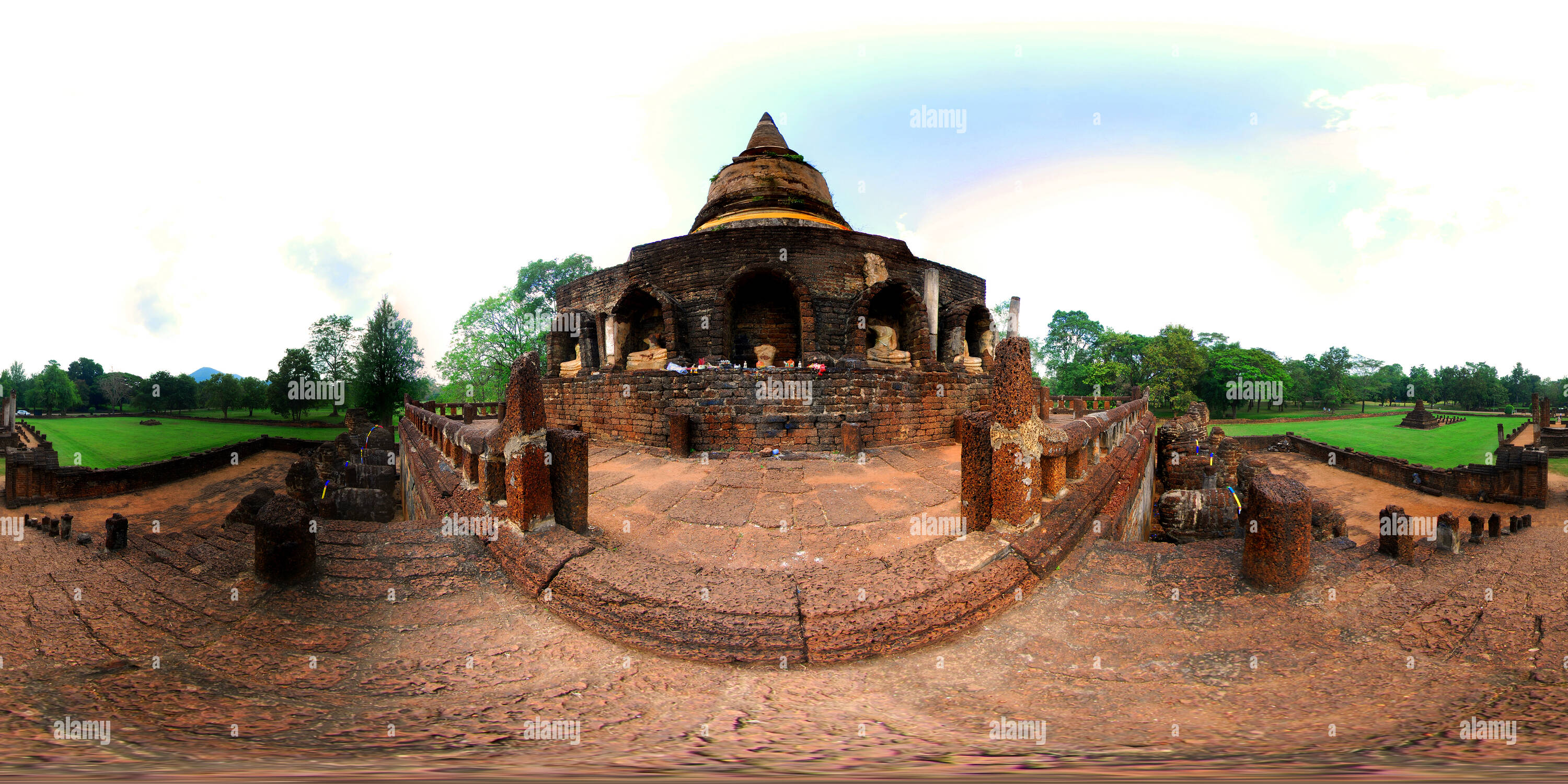 Visualizzazione panoramica a 360 gradi di Principali Chedi, Wat Chang Lom, Si Satchanalai parco storico, Sukhothai