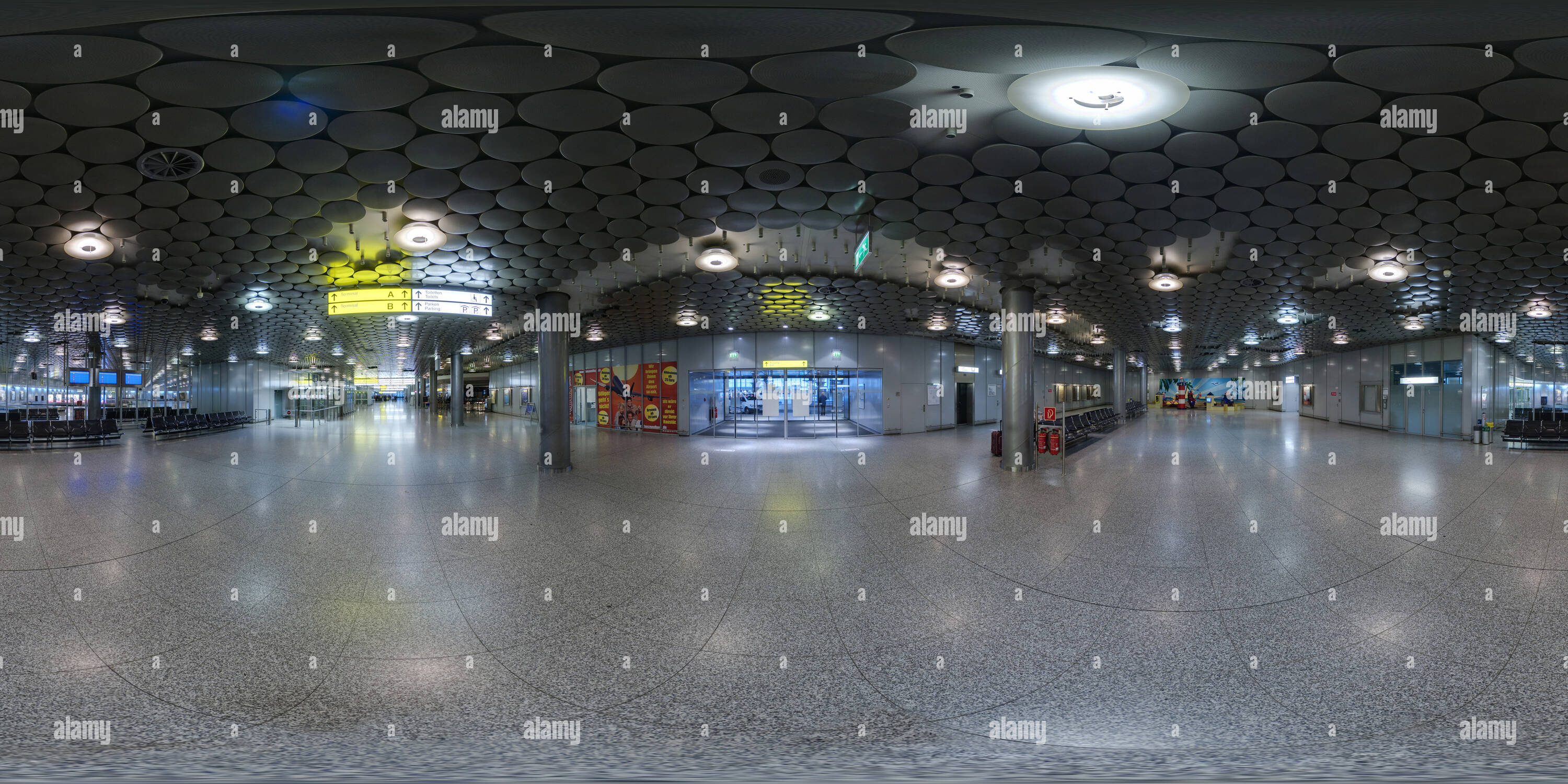 Visualizzazione panoramica a 360 gradi di Aeroporto di Hannover. Terminale C. Kiddy land.