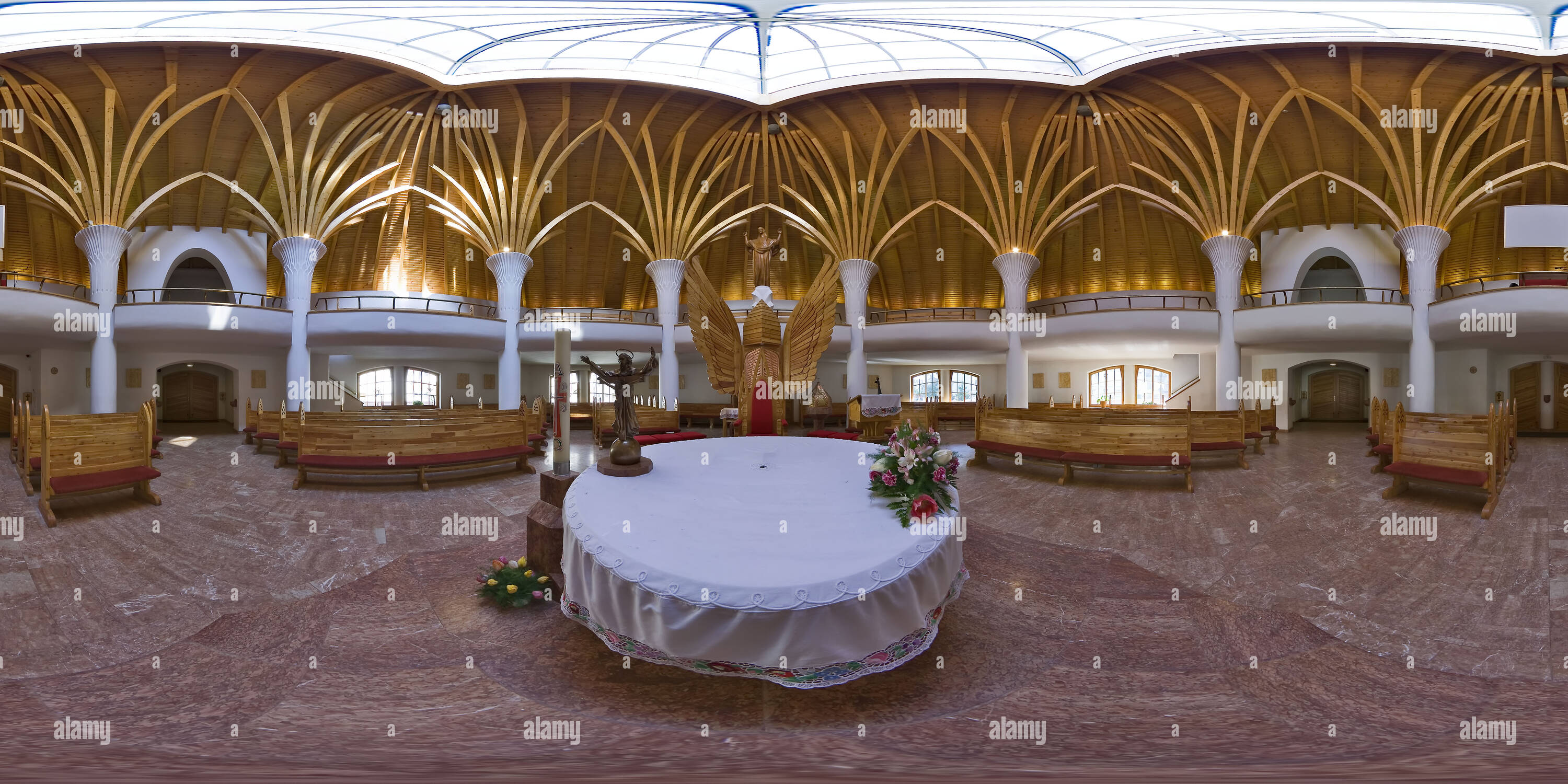 Visualizzazione panoramica a 360 gradi di Millenium chiesa cattolica all'interno di - pianificazione di Imre Makovecz