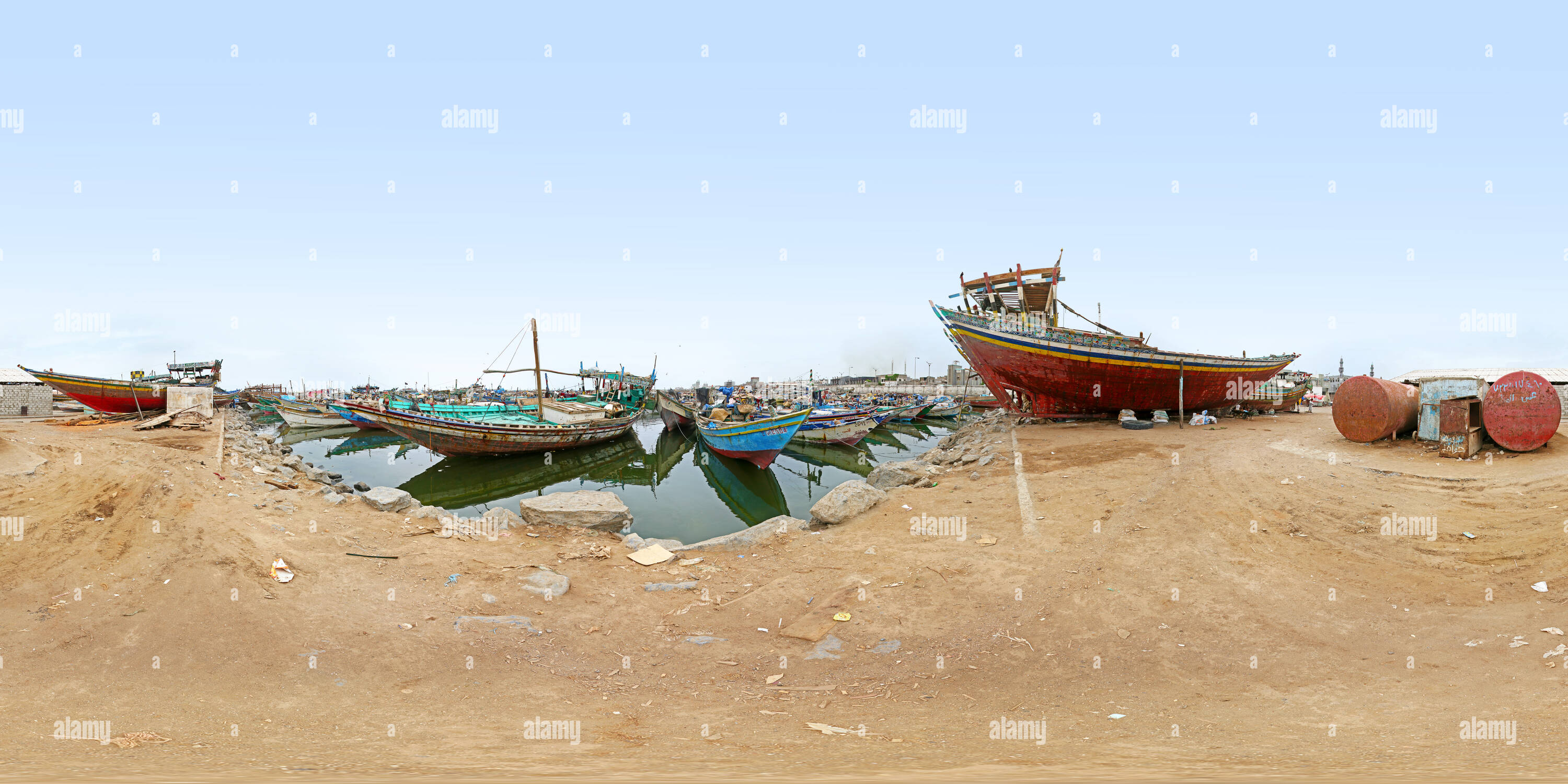 Visualizzazione panoramica a 360 gradi di Porto di Al Ḩudaydah con tipici delle navi in stile africano - Yemen