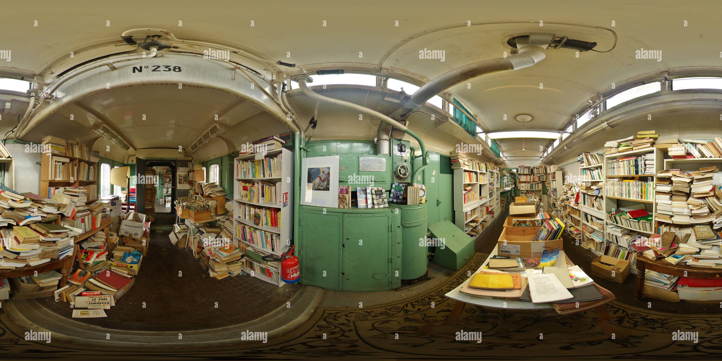 Visualizzazione panoramica a 360 gradi di Caverne Aux Livres: Auto 238 Est