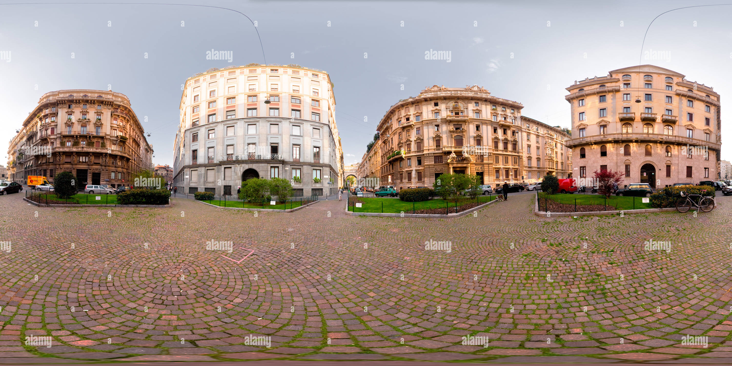 Visualizzazione panoramica a 360 gradi di Piazza Eleonora Duse