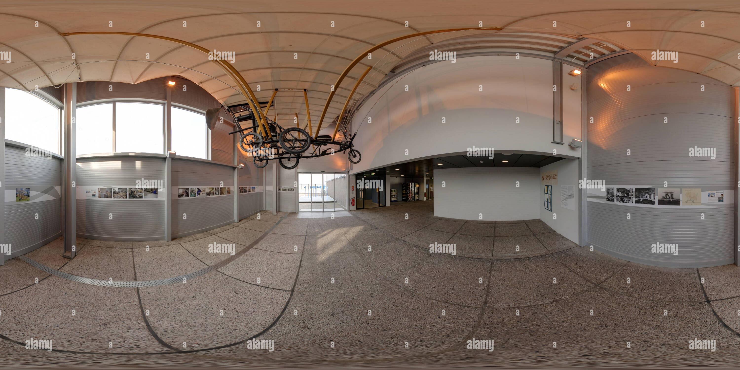 Visualizzazione panoramica a 360 gradi di Aeroporto di Hannover. Aussichtsterrasse.