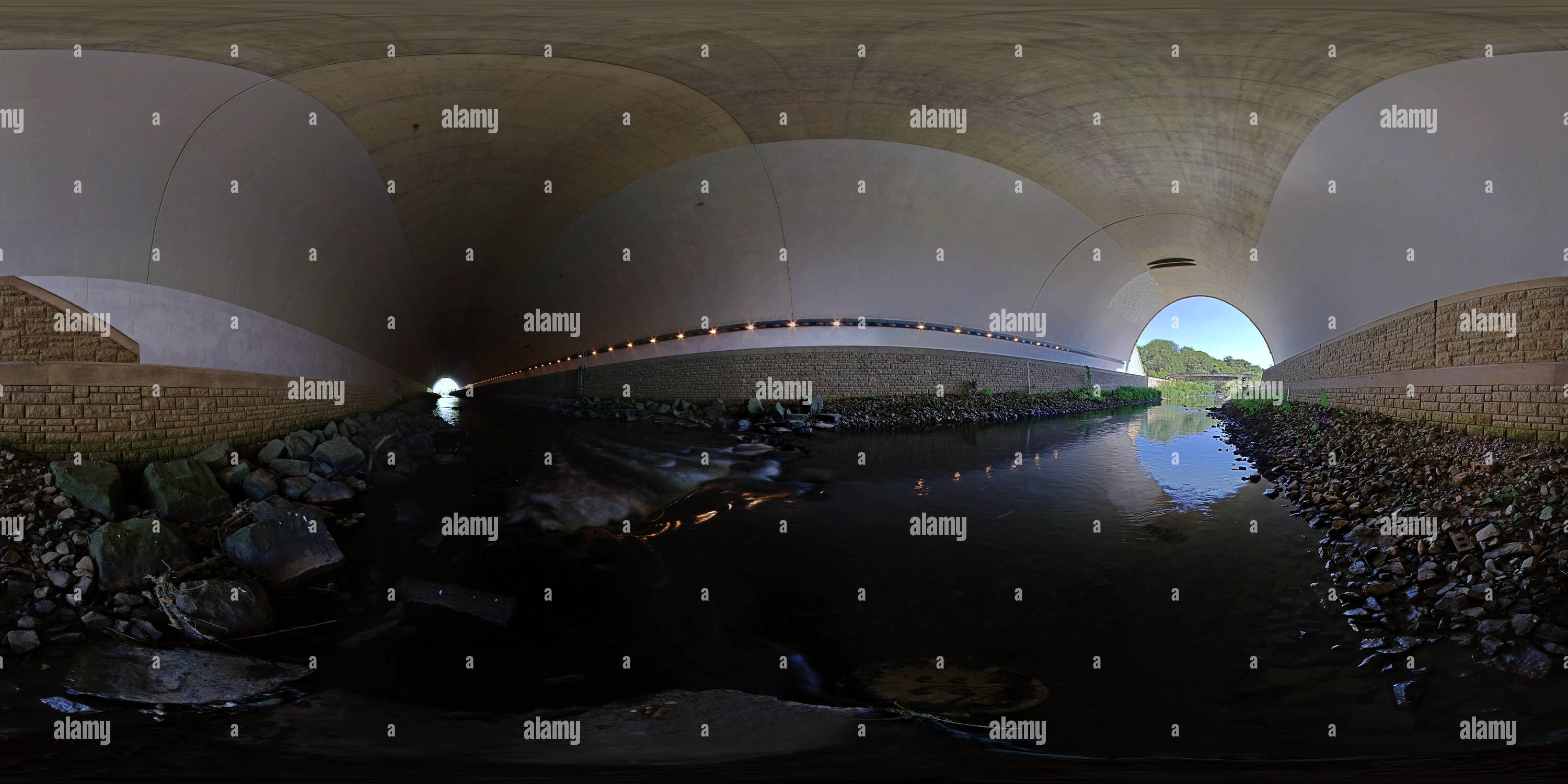 Visualizzazione panoramica a 360 gradi di Fiume Tunnel Bollin