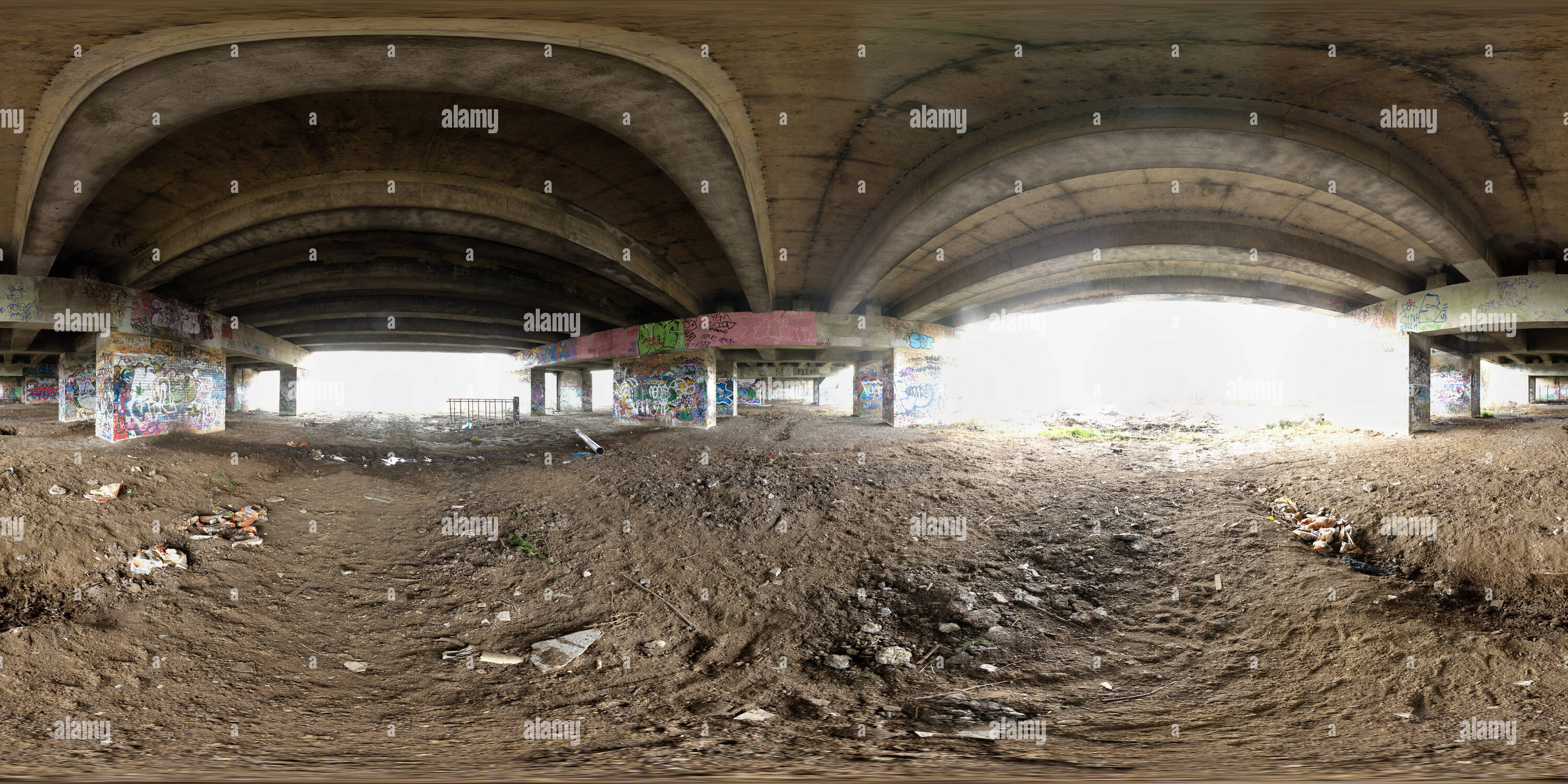 Visualizzazione panoramica a 360 gradi di Graffiti sotto la M40