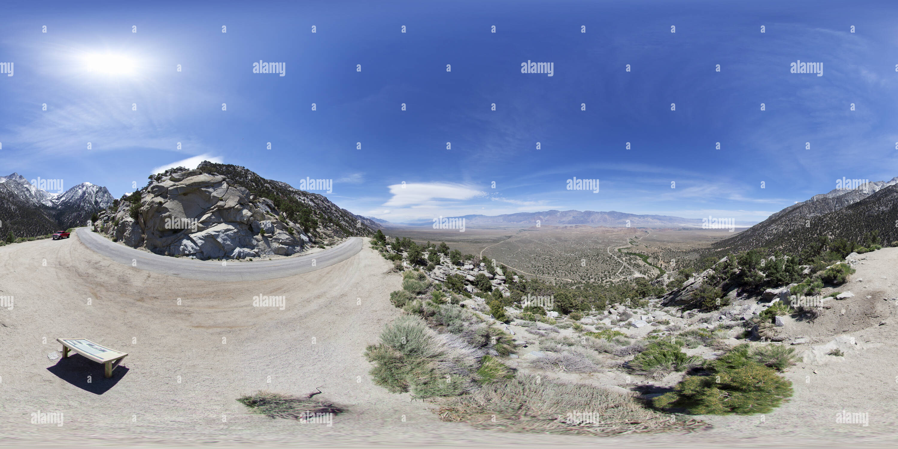 Visualizzazione panoramica a 360 gradi di Owens Valley dal portale Whitney Road