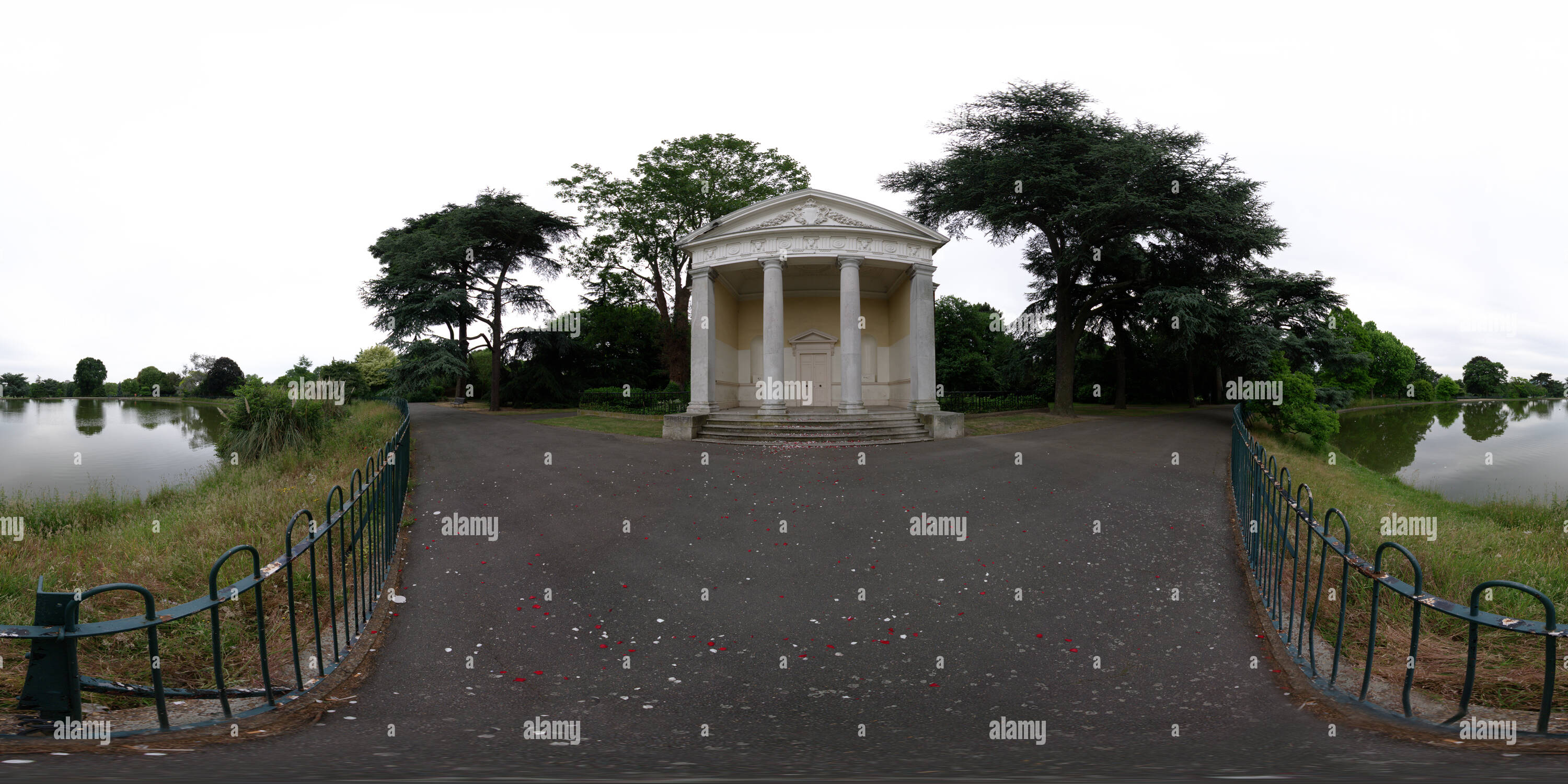 Visualizzazione panoramica a 360 gradi di Il tempio a Gunnersbury Park