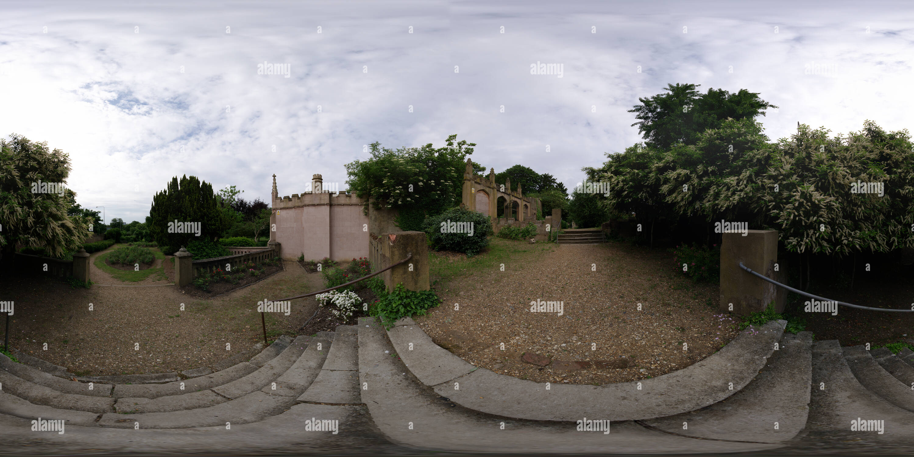 Visualizzazione panoramica a 360 gradi di Il giardino dietro la principessa Amelia Bathhouse