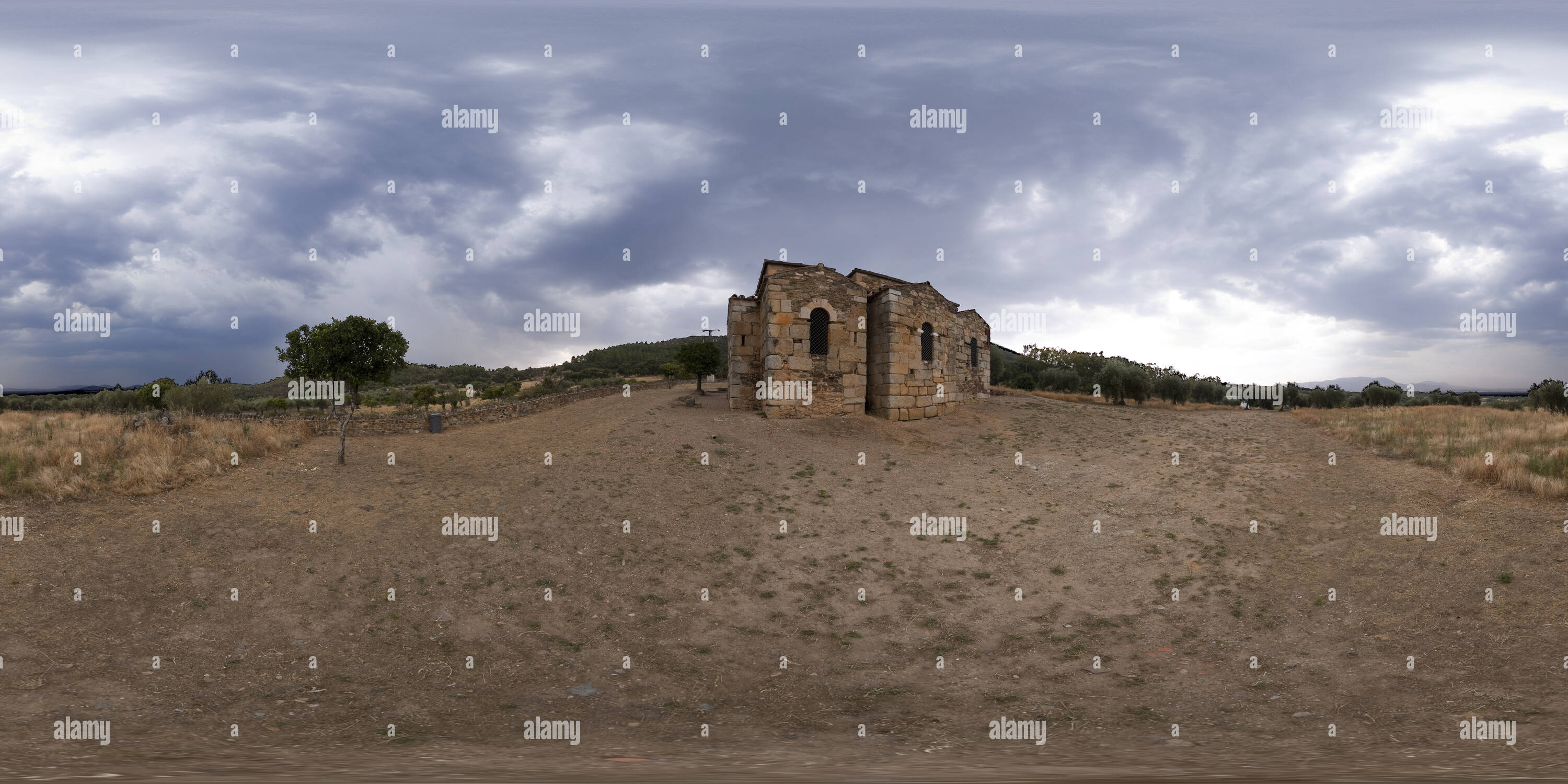 Visualizzazione panoramica a 360 gradi di Alcuescar, Basilica de Santa Lucía del Trampal