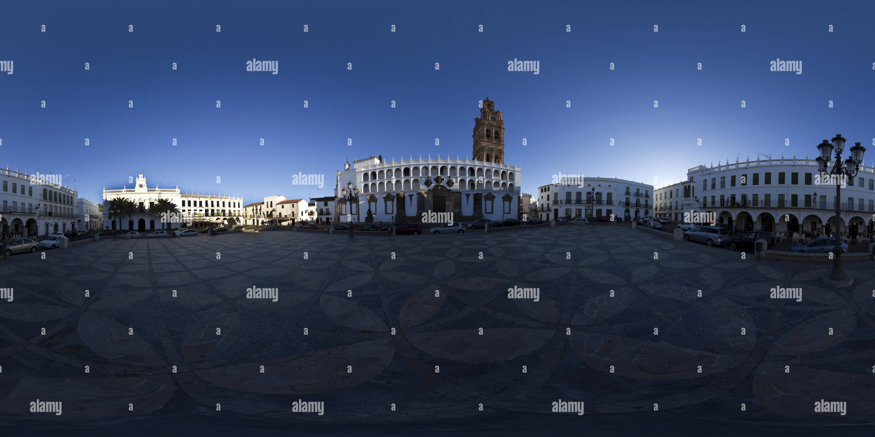 Visualizzazione panoramica a 360 gradi di Plaza de LLerena, Iglesia de la Granada