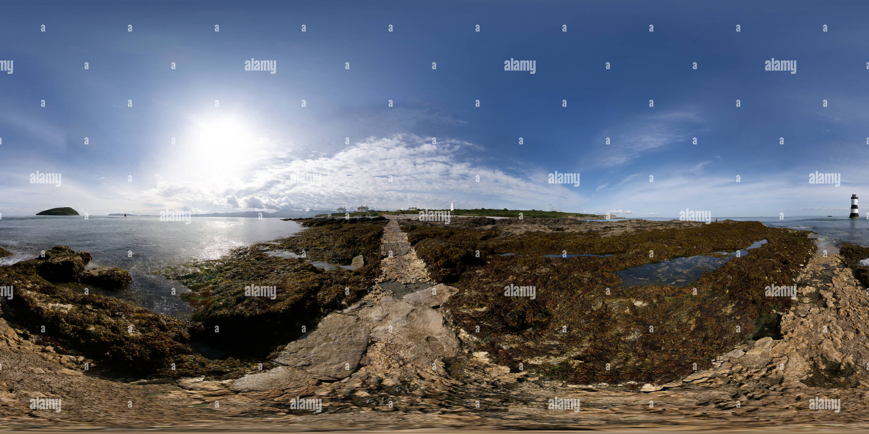 Visualizzazione panoramica a 360 gradi di Penmon Point Lighthouse e Puffin Island