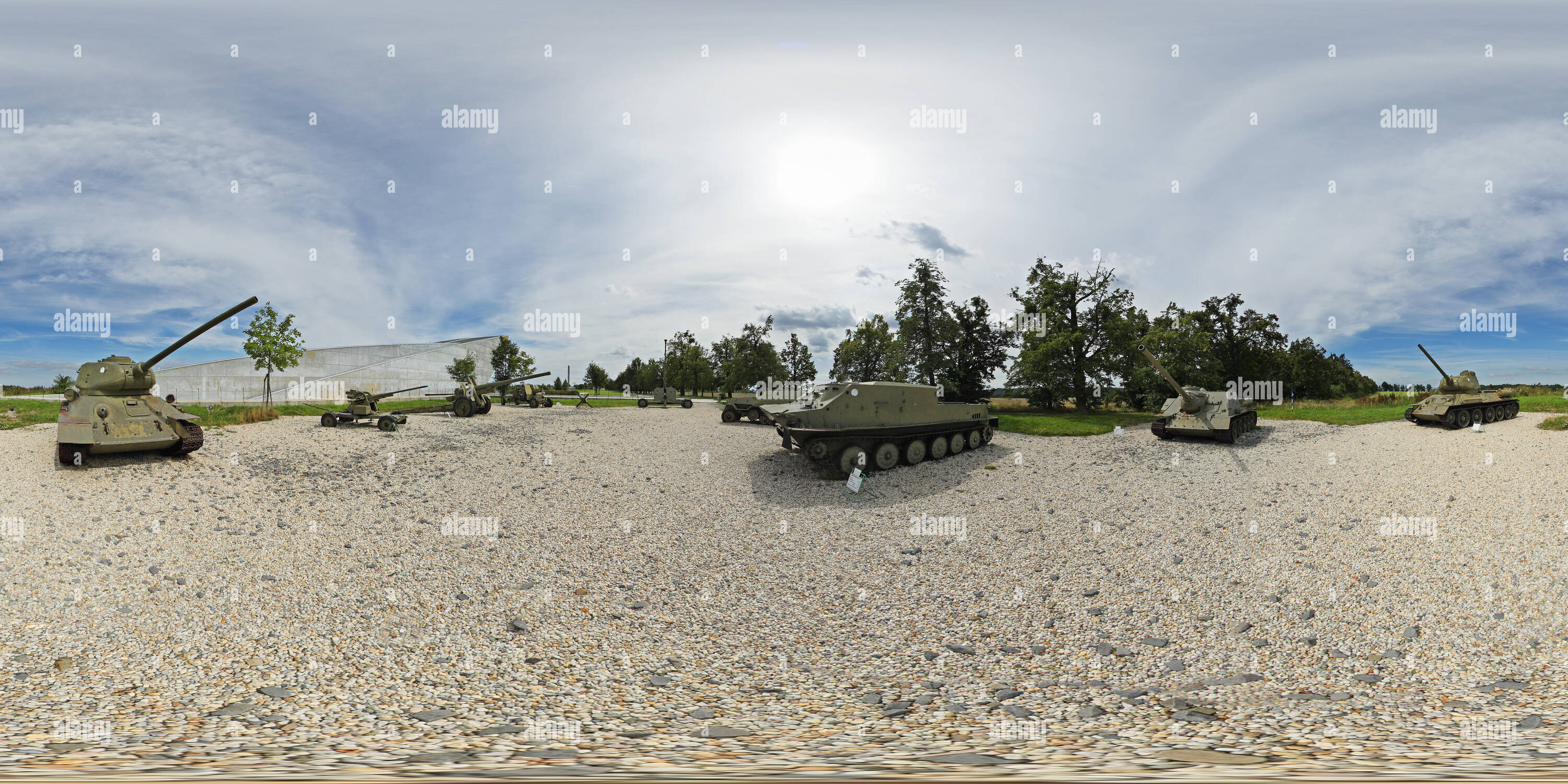 Visualizzazione panoramica a 360 gradi di Památník II. světové války v Hrabyni