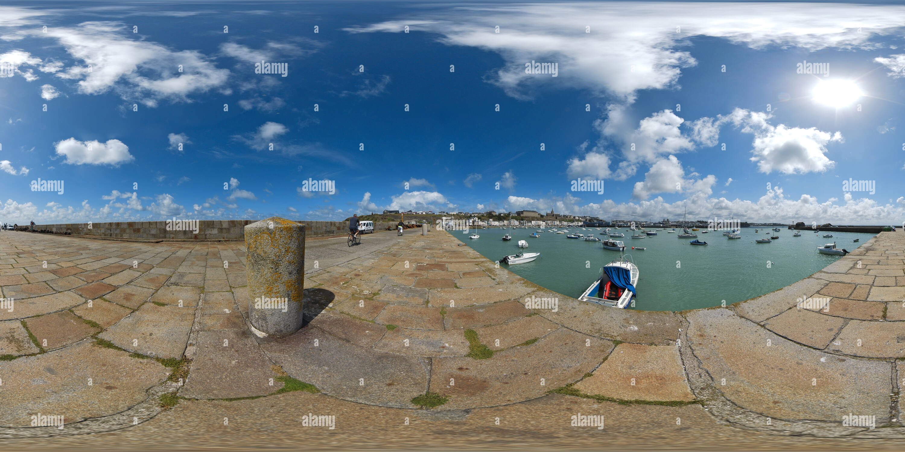 Visualizzazione panoramica a 360 gradi di L'avant-port de Granville depuis la jetée - Francia