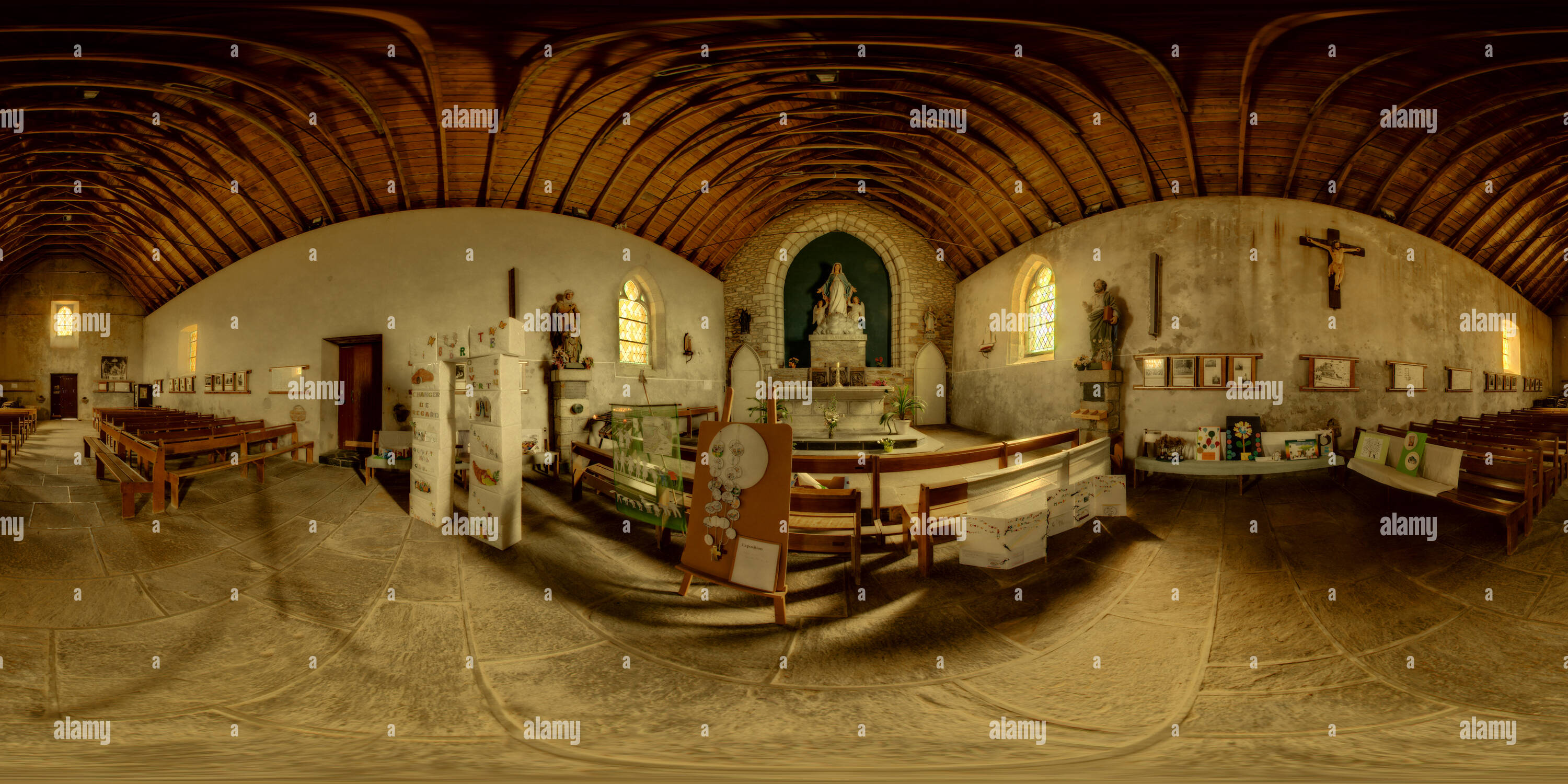 Visualizzazione panoramica a 360 gradi di La Chapelle Notre Dame des Grâces de la pointe Saint-Mathieu