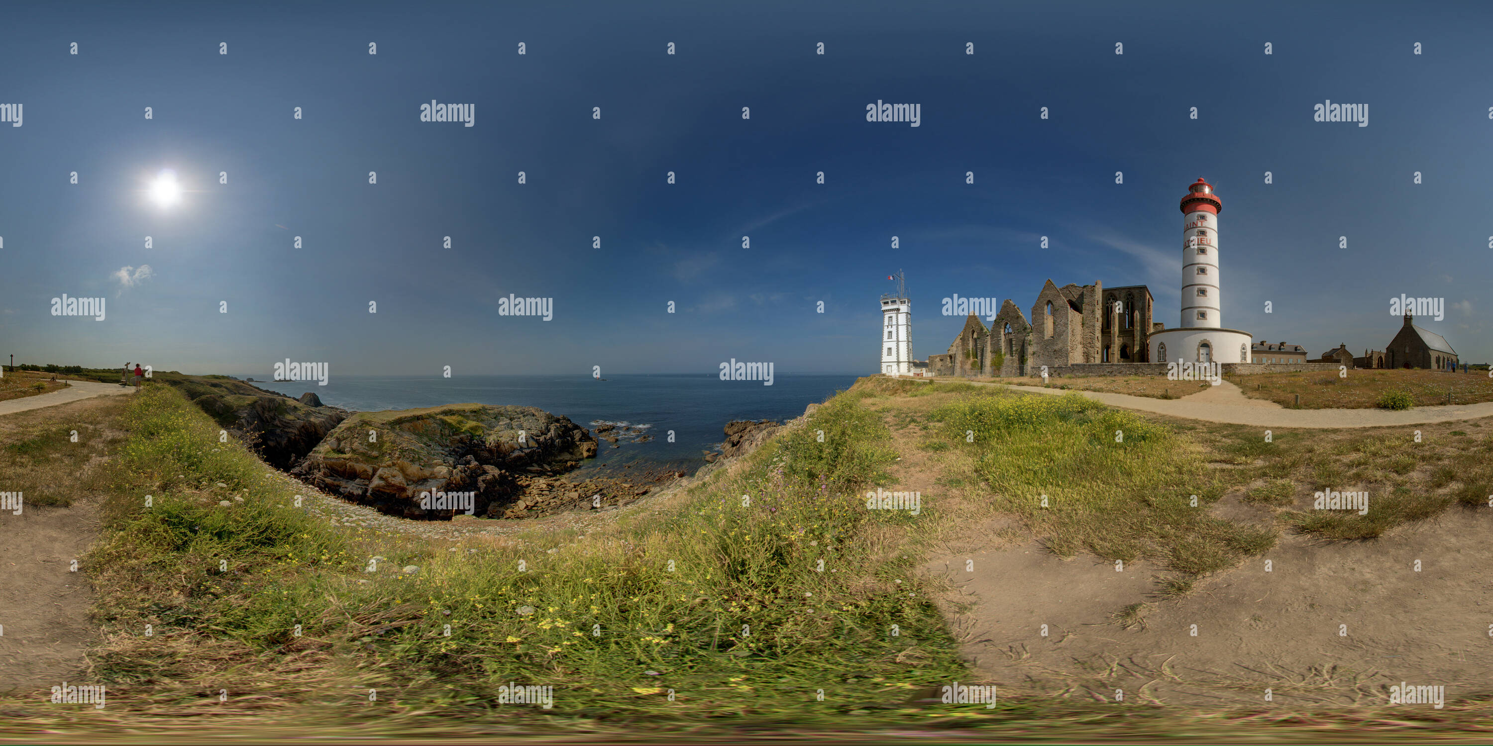 Visualizzazione panoramica a 360 gradi di Le sémaphore, l'Abbaye, le Phare, et la Chapelle Notre Dame des Grâces de la pointe Saint-Mathieu