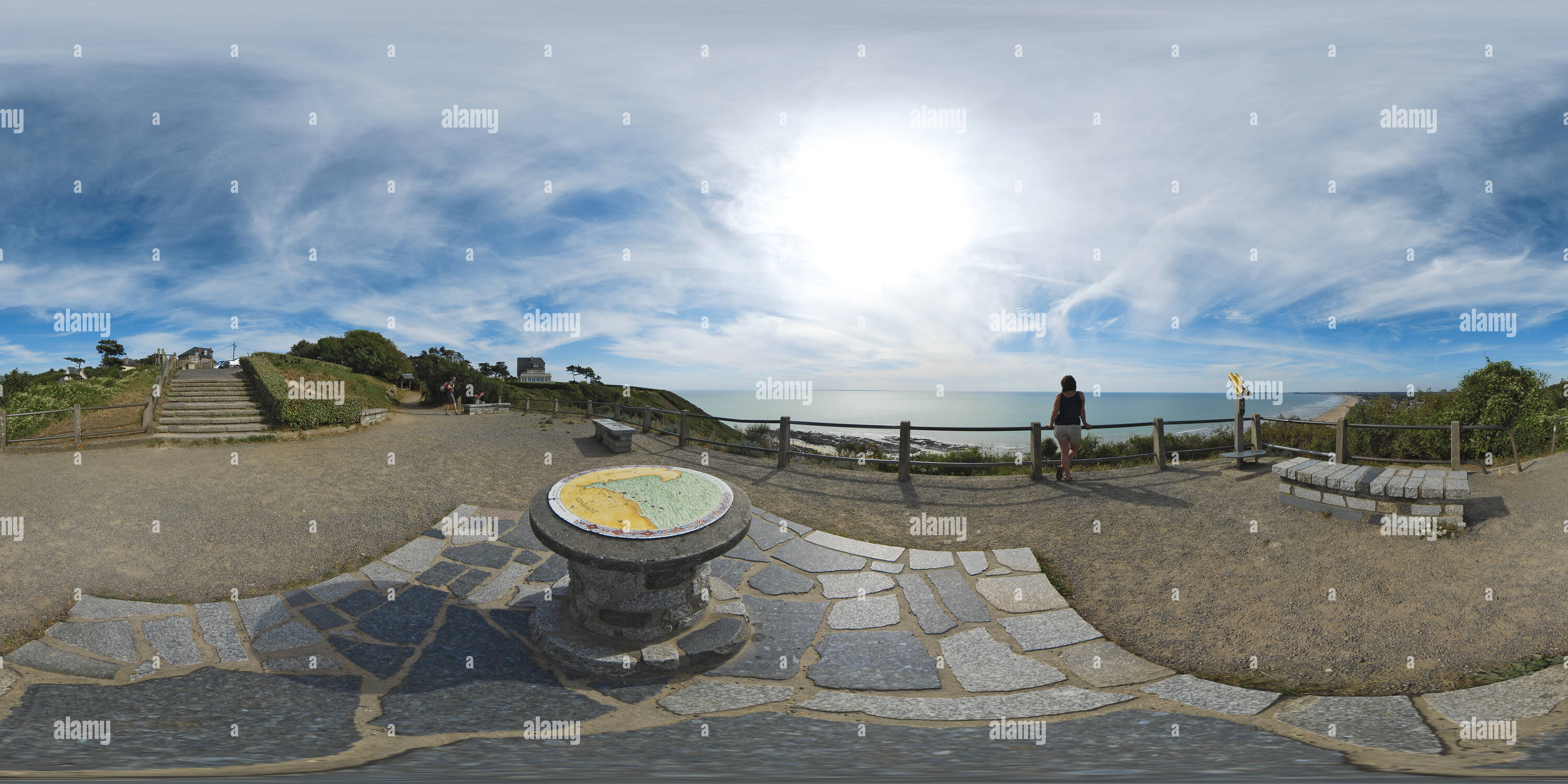 Visualizzazione panoramica a 360 gradi di Tabella d'orientation du Pignon Butor à Carolles - Francia