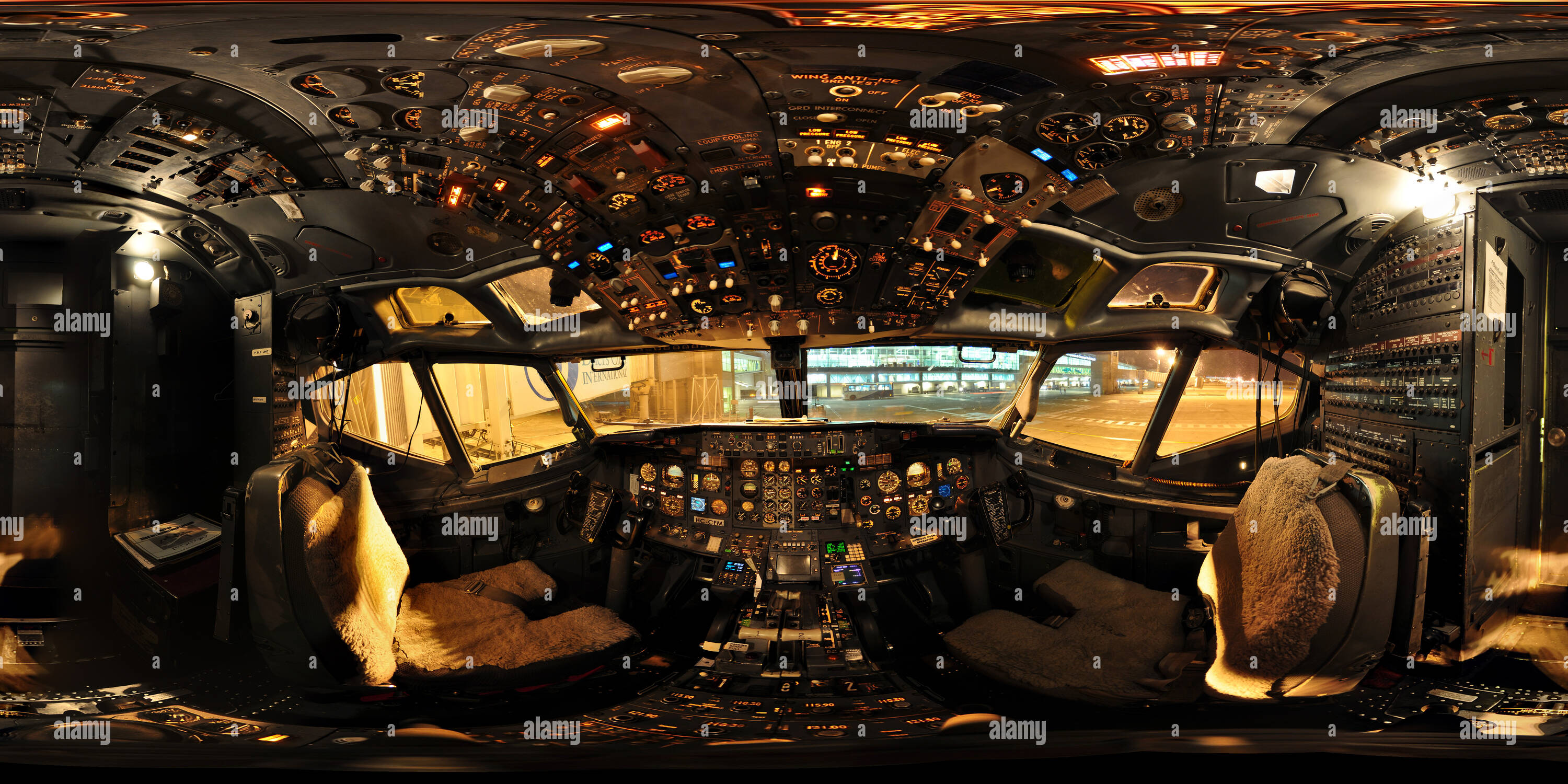 Visualizzazione panoramica a 360 gradi di All'interno del Boing 737-200