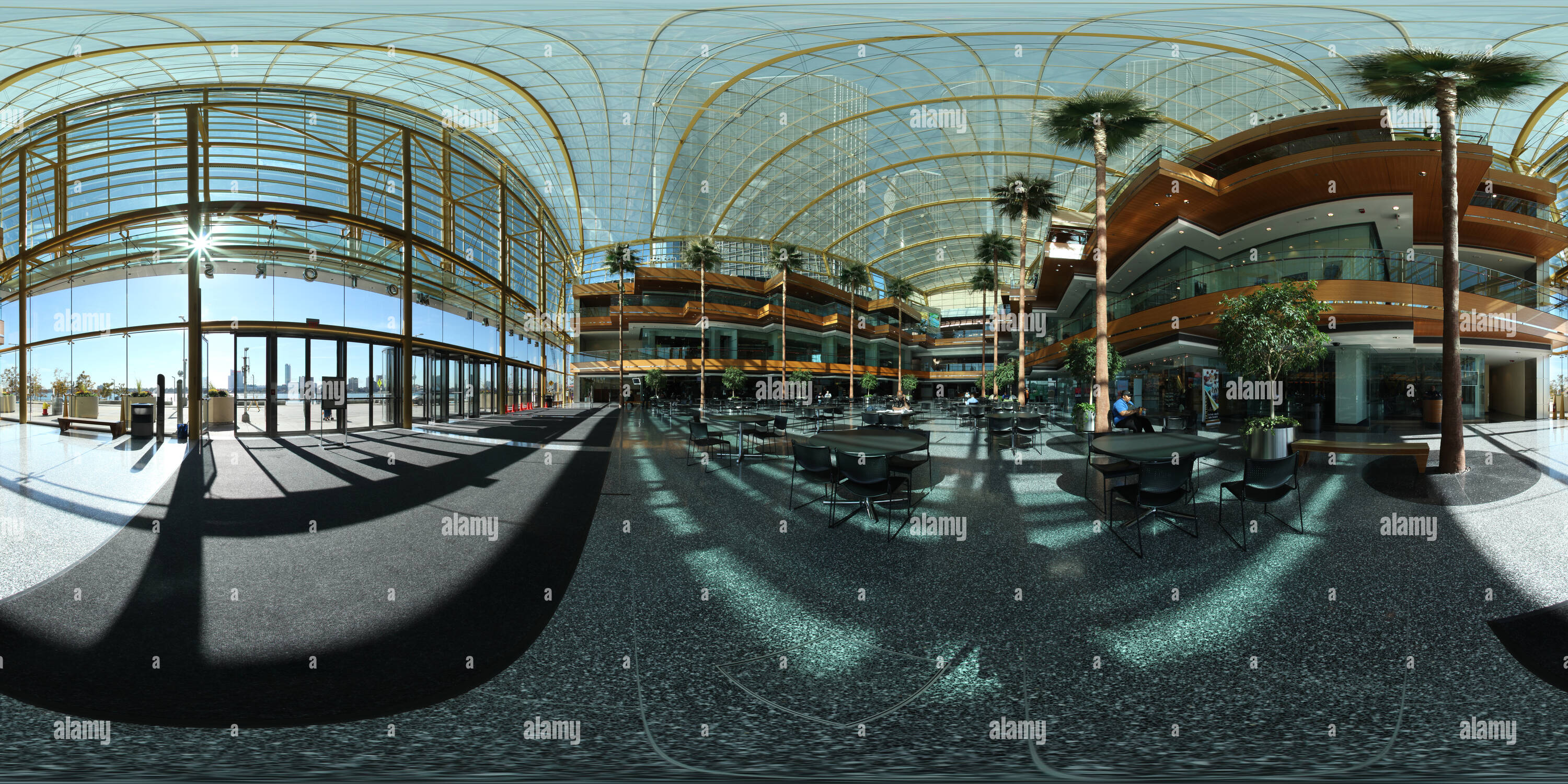 Visualizzazione panoramica a 360 gradi di RenCen Atrium, vista laterale