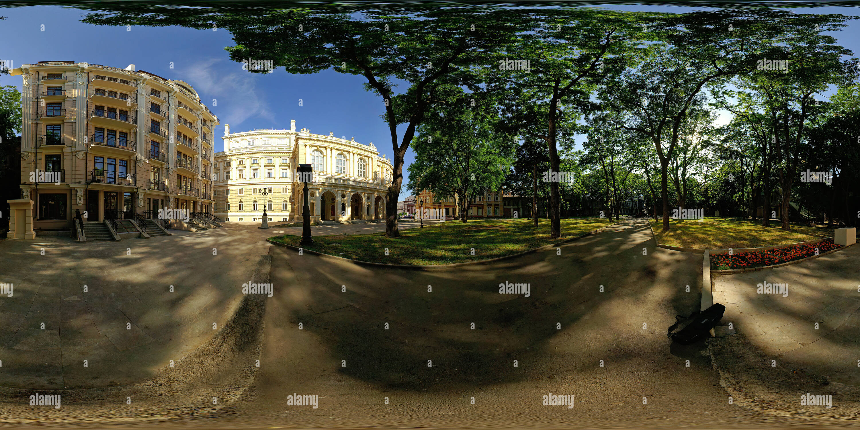 Visualizzazione panoramica a 360 gradi di Piccolo cortile vicino a Odessa opera theatre