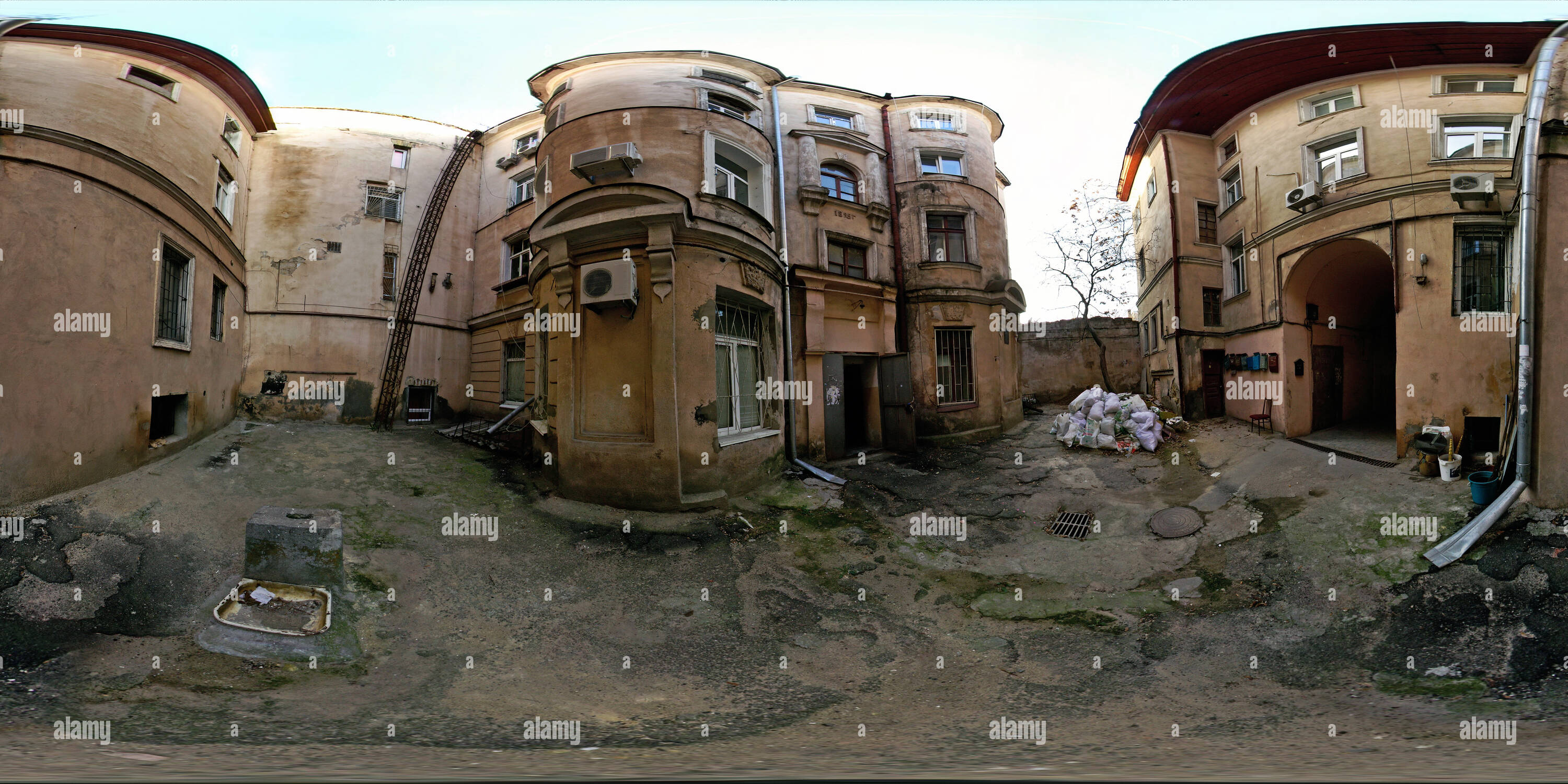 Visualizzazione panoramica a 360 gradi di Cantiere sulla strada Troitskaya in Odessa