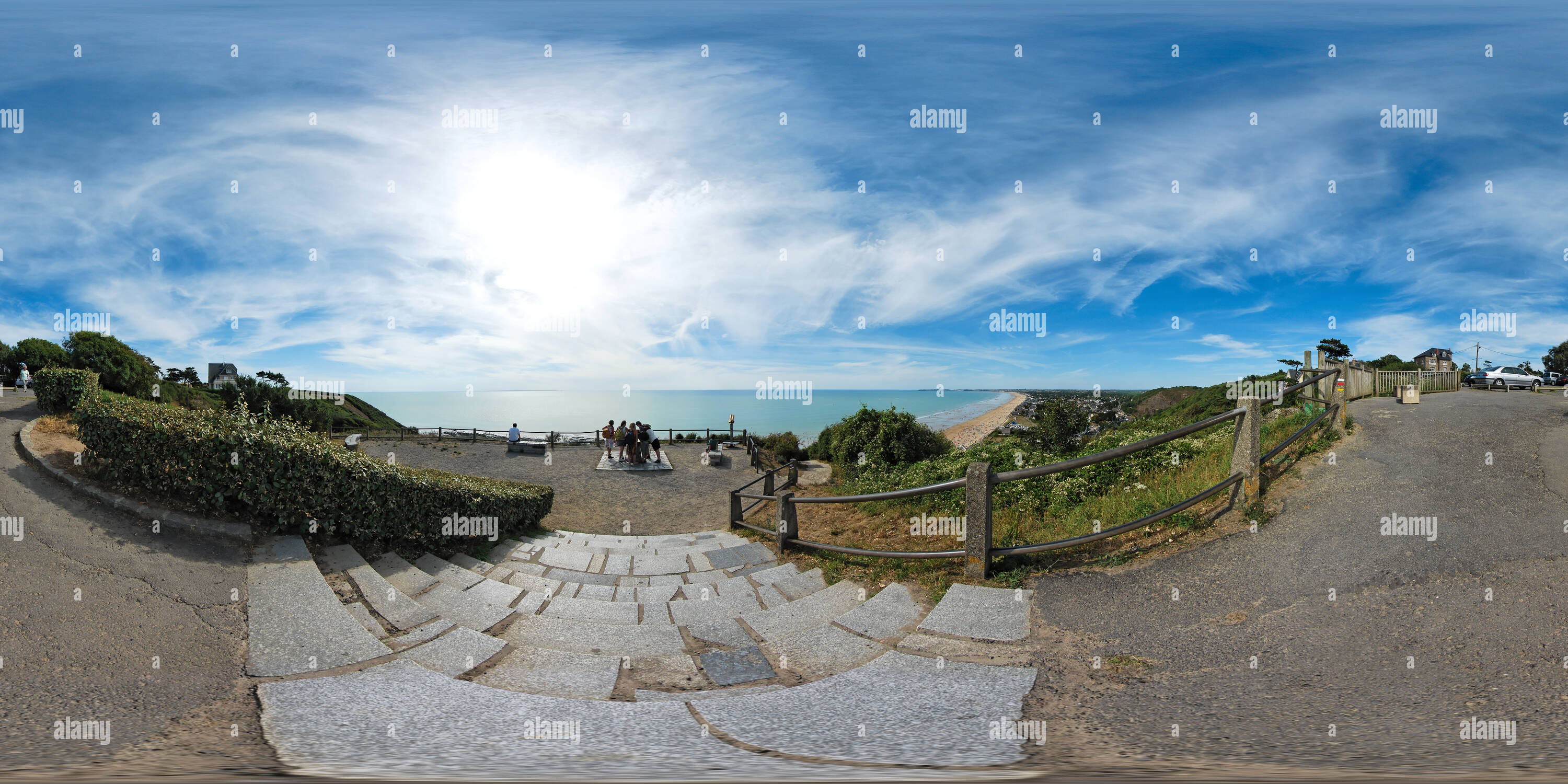 Visualizzazione panoramica a 360 gradi di Le Pignon Butor et sa vue sur la plage de Carolles - Francia