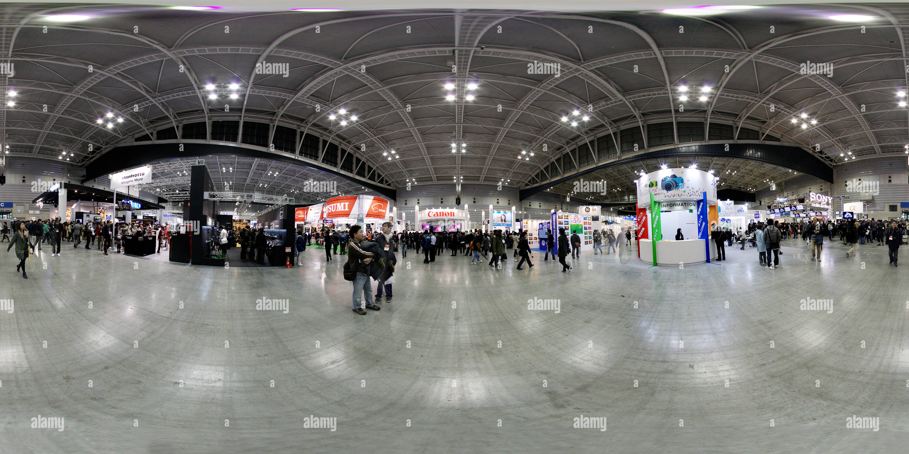 Visualizzazione panoramica a 360 gradi di Febbraio 12. 2011 CP+ @ Pacifico Yokohama Giappone