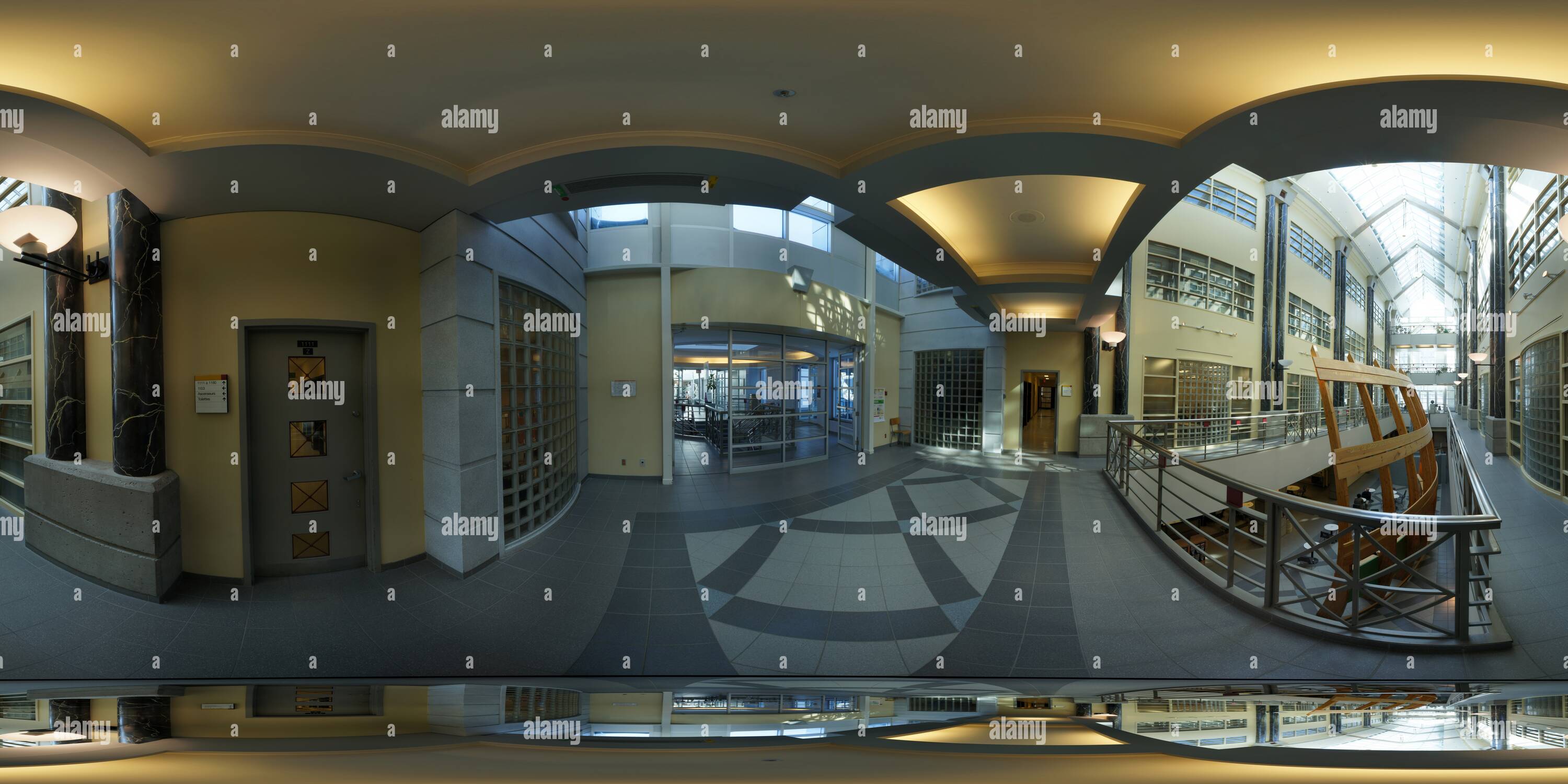 Visualizzazione panoramica a 360 gradi di Atrium, il Pavillon DeSève, Université Laval, Québec, Canada