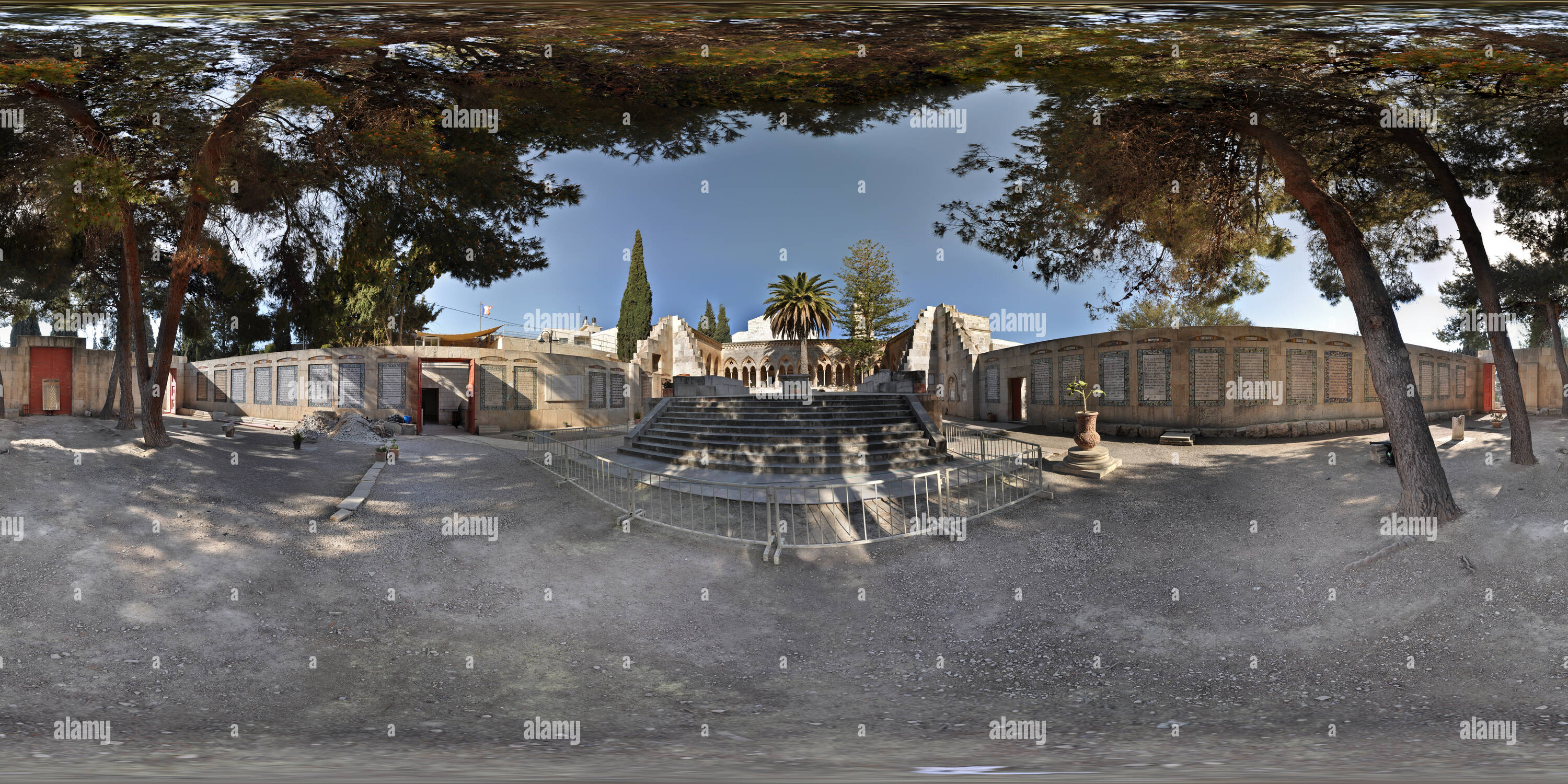Visualizzazione panoramica a 360 gradi di Pater Noster-kirche auf dem Ölberg von Gerusalemme - Eingangsbereich