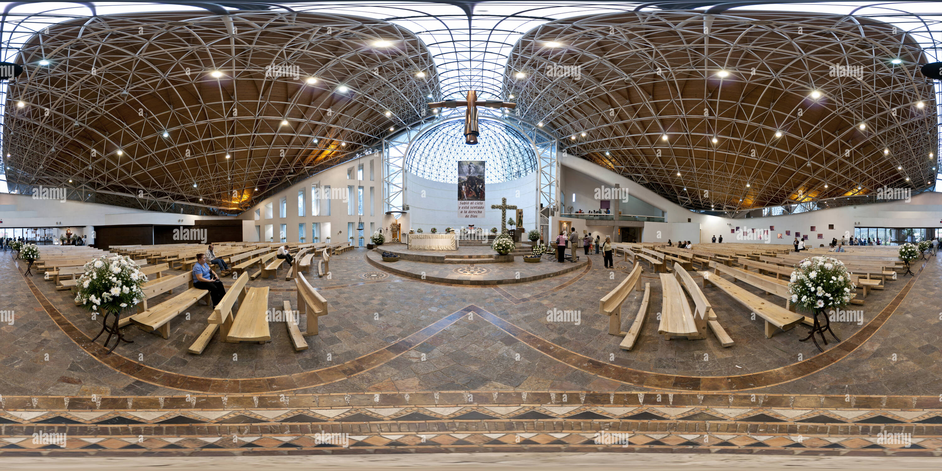 Visualizzazione panoramica a 360 gradi di All interno della Chiesa "Esperanza de María en la Resurrección del Señor'