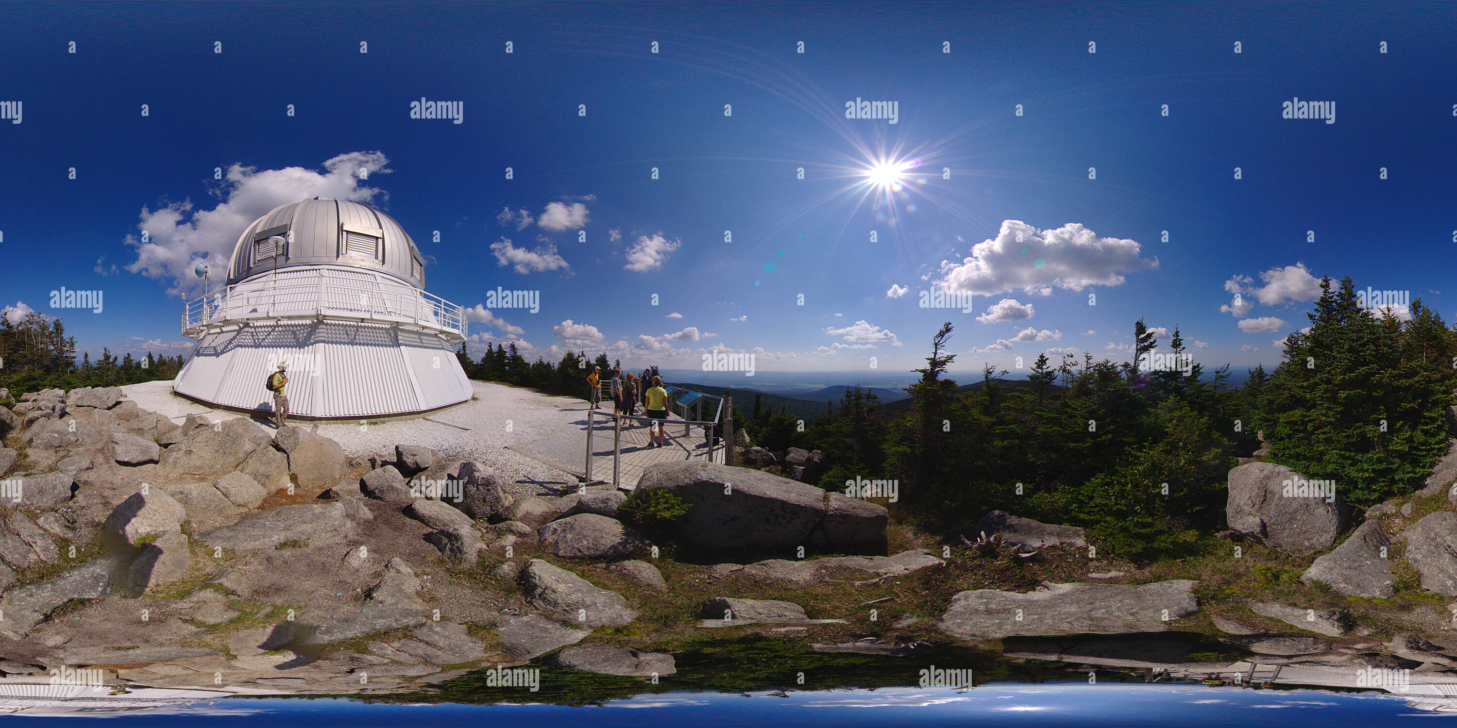 Visualizzazione panoramica a 360 gradi di Observatoire du Mont-Mégantic vista esterna