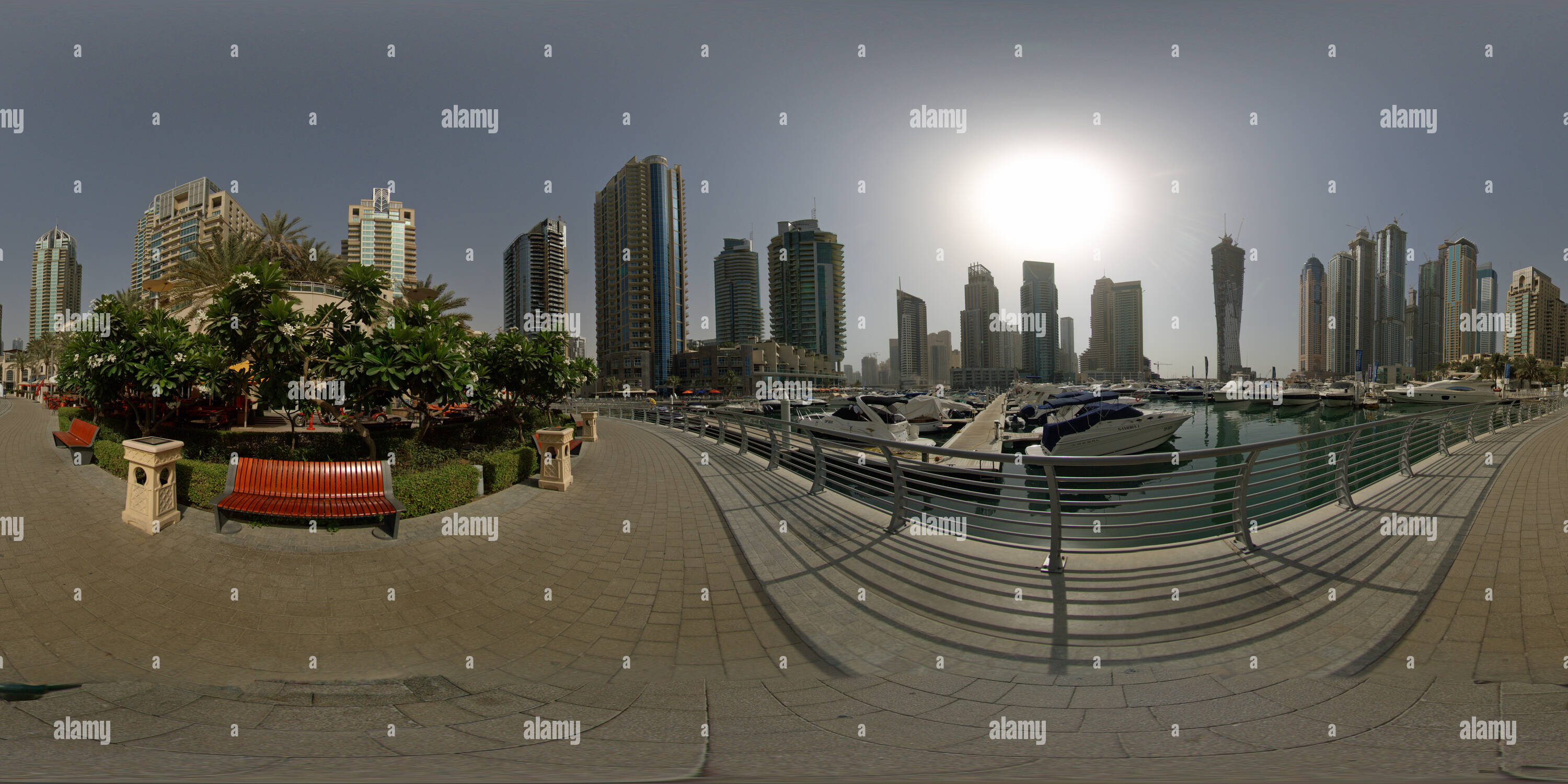 Visualizzazione panoramica a 360 gradi di Dubai Marina marciapiede