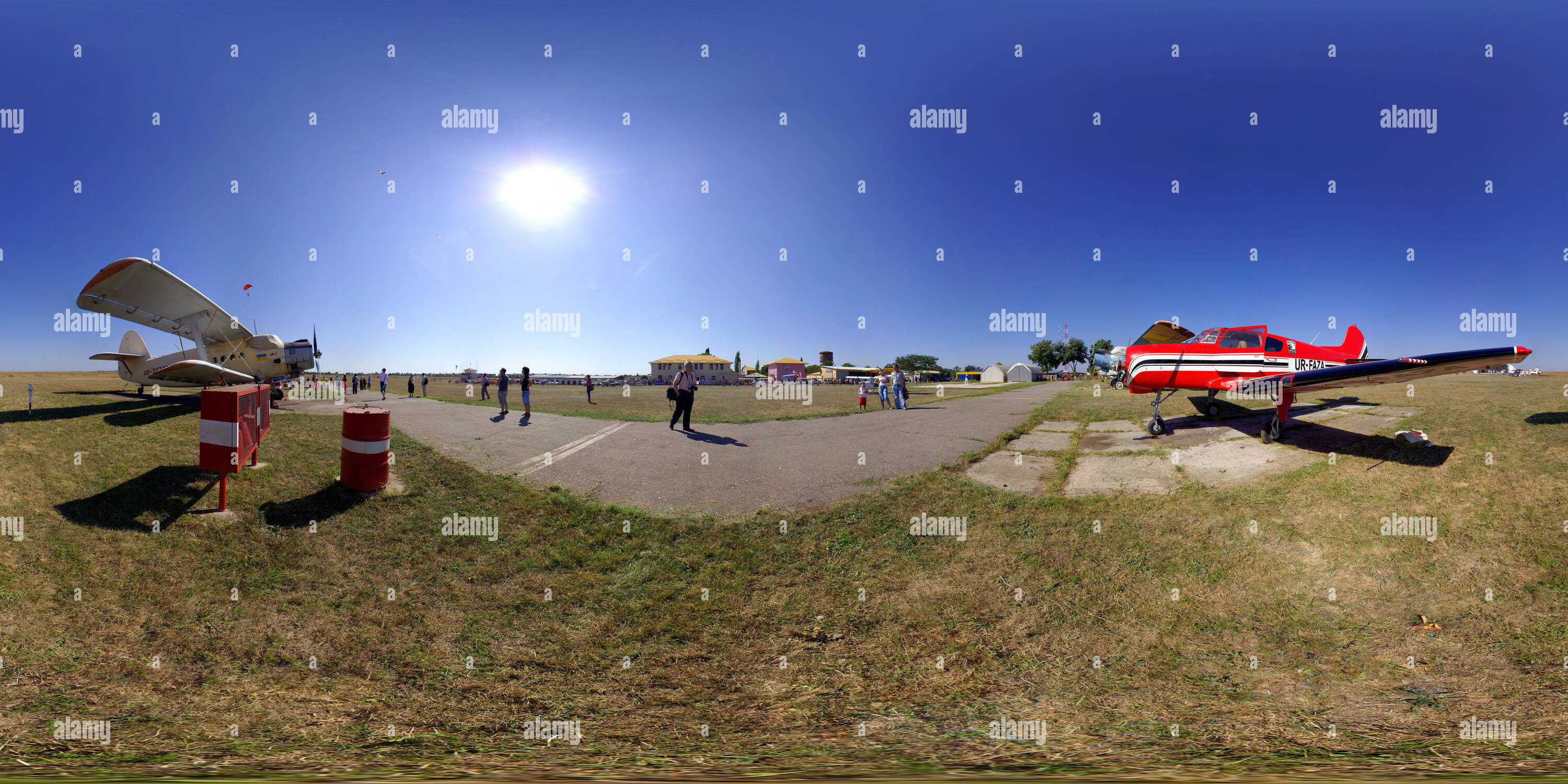 Visualizzazione panoramica a 360 gradi di Aeromobili leggeri festival vicino a Odessa, Ucraina